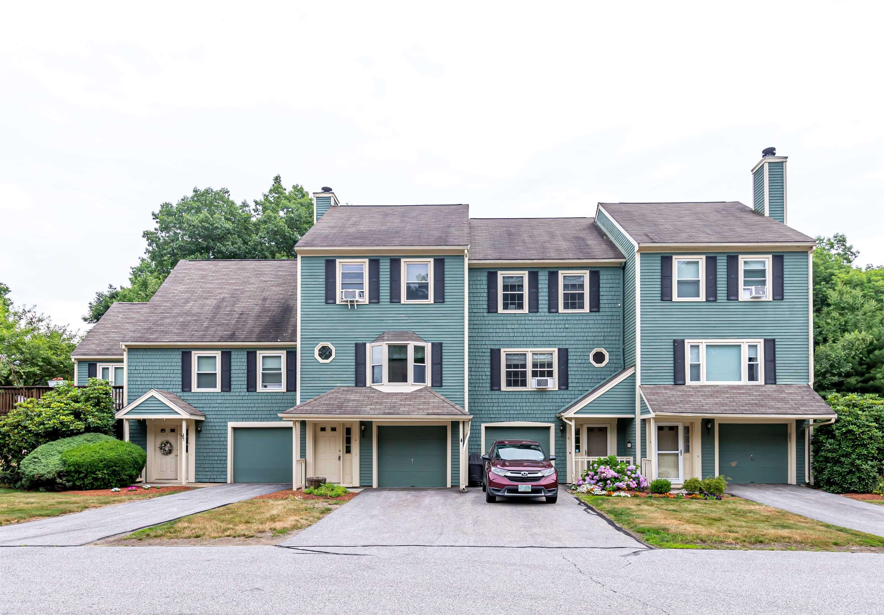 MLS 5004486: 4 Walnut Circle, Merrimack NH