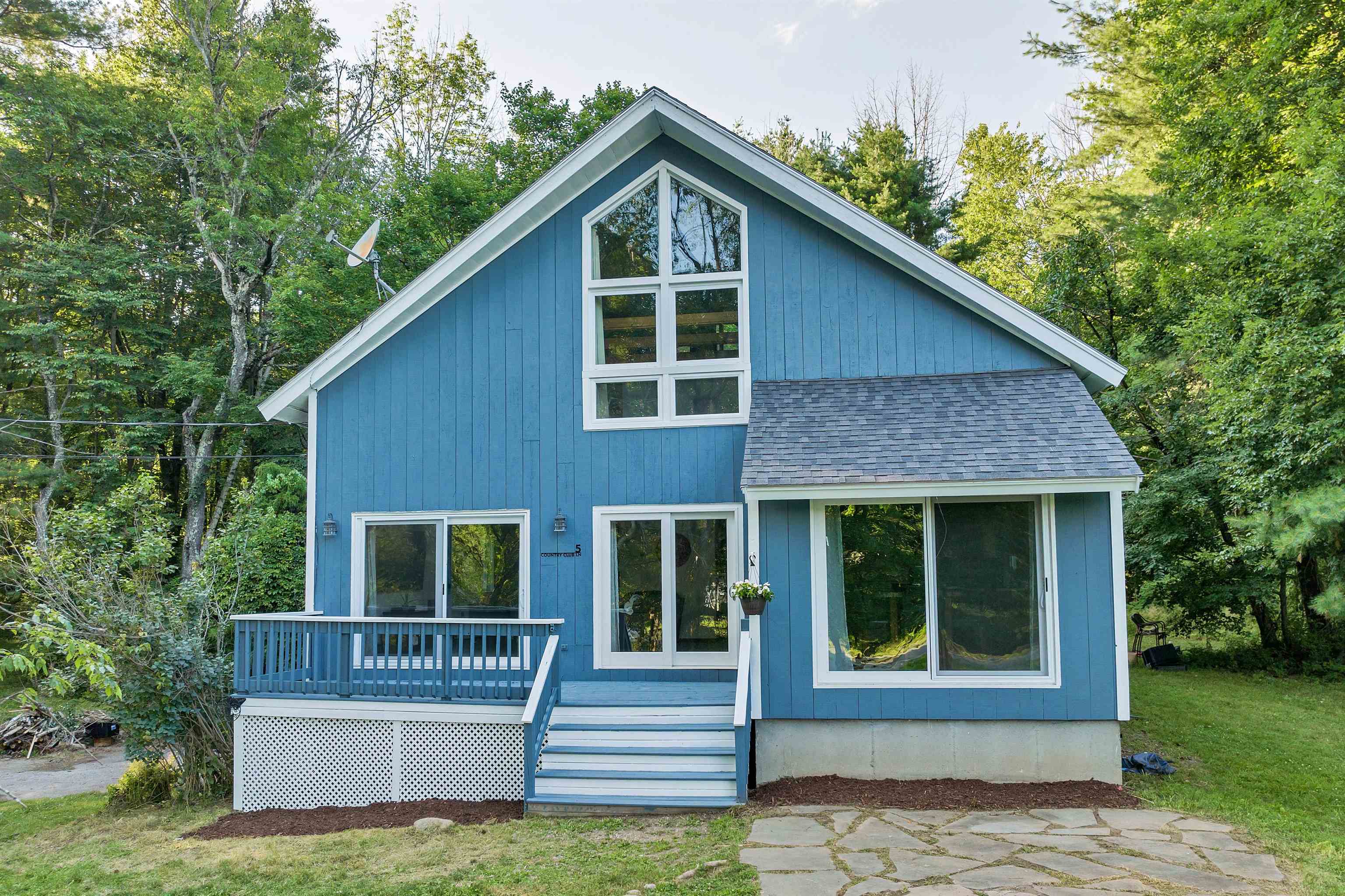 MLS 5004501: 5 Country Club Lane, Plaistow NH