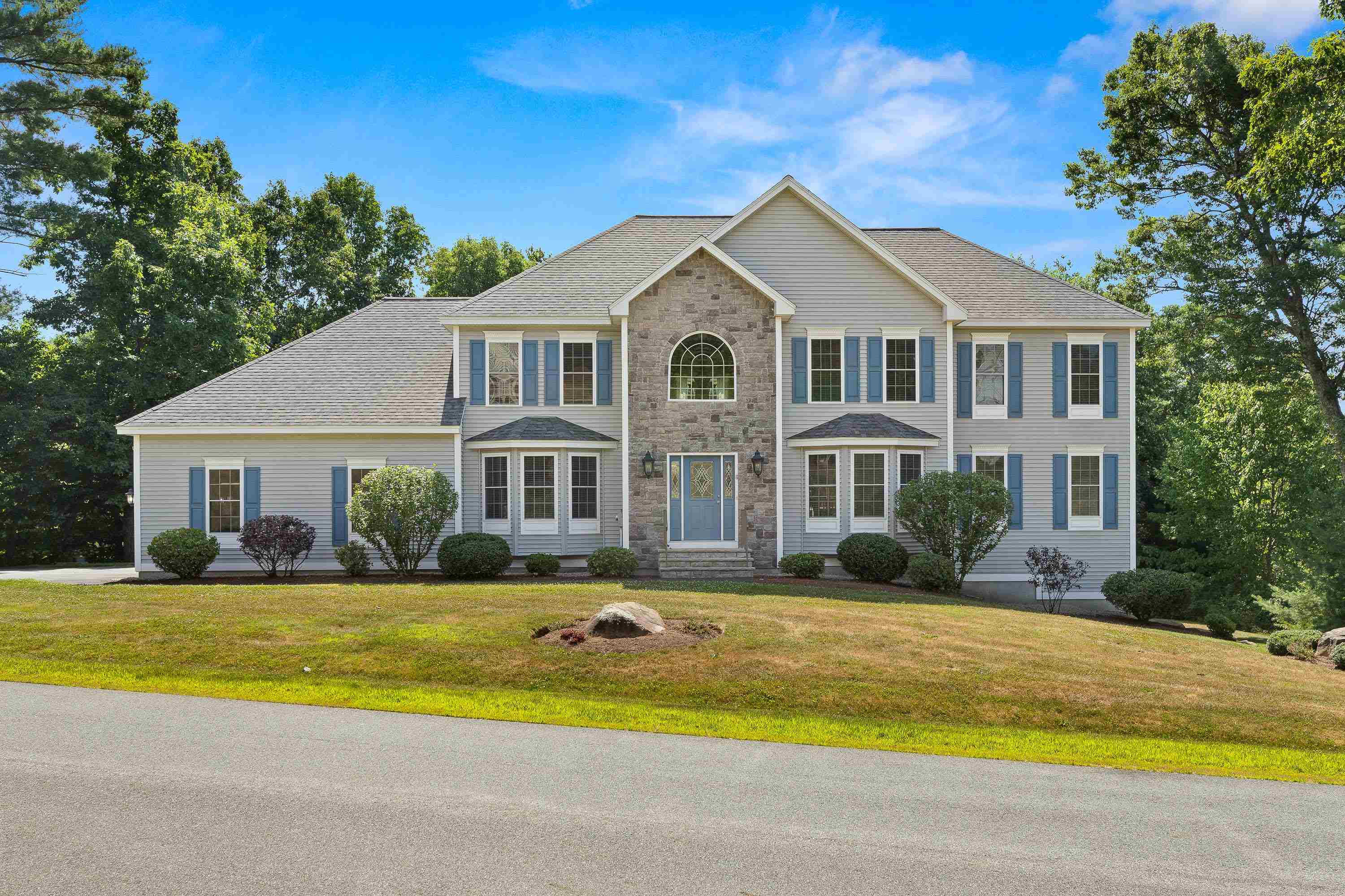 MLS 5005372: 8 Cobblestone Road, Pelham NH