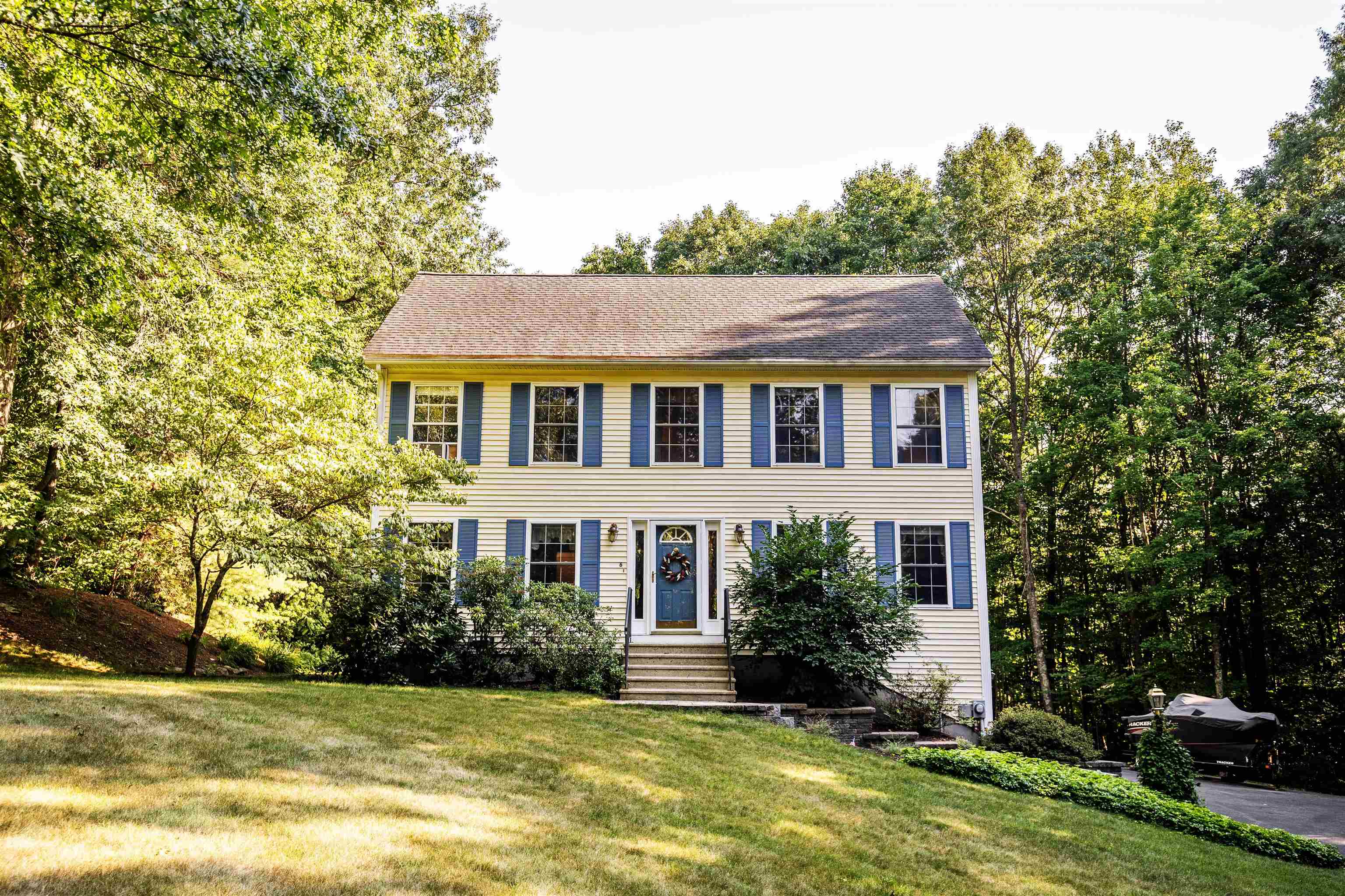 MLS 5005633: 6 Emerald Drive, Salem NH