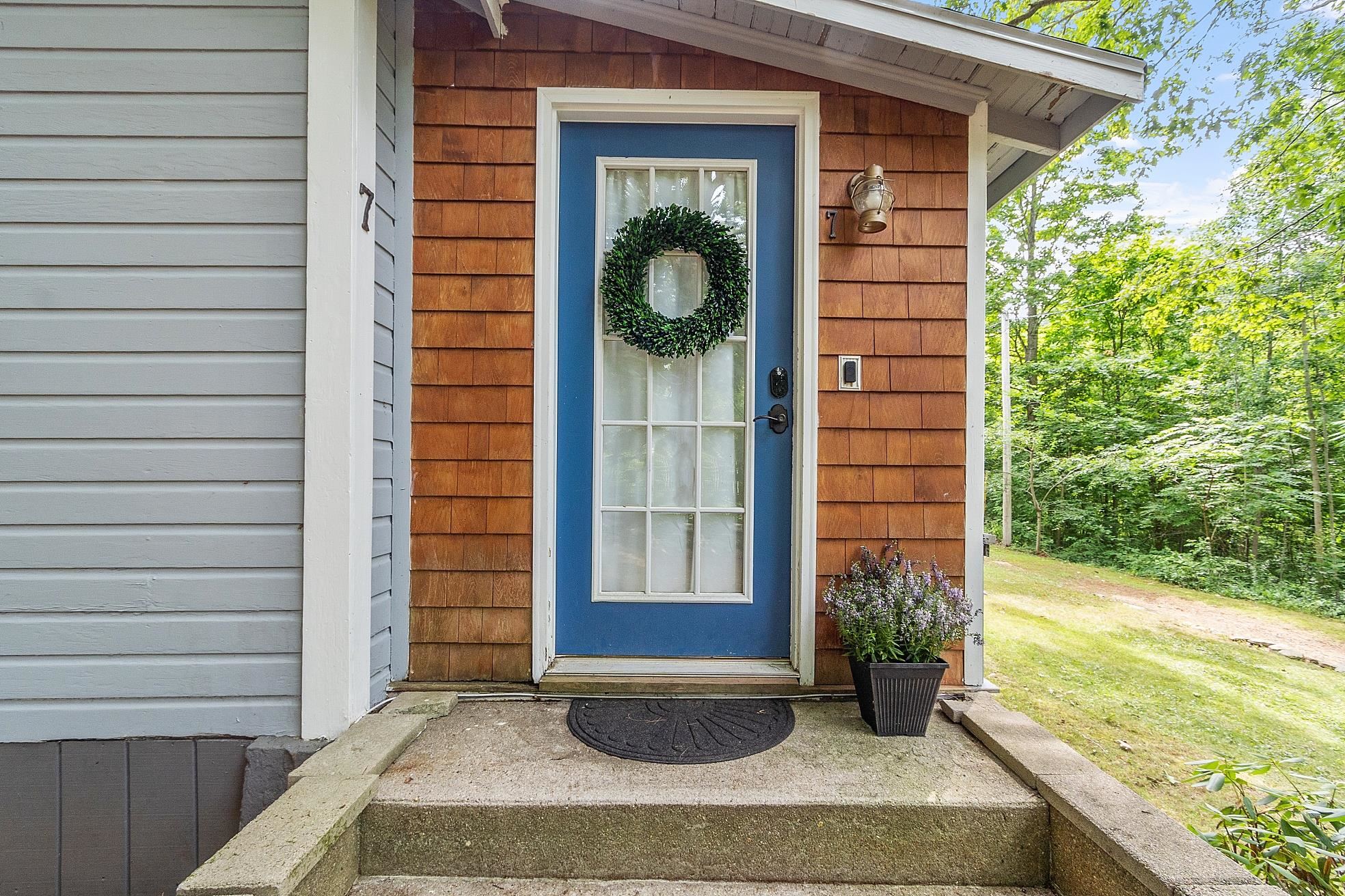 MLS 5005639: 7 Beaver Lake Road, Derry NH