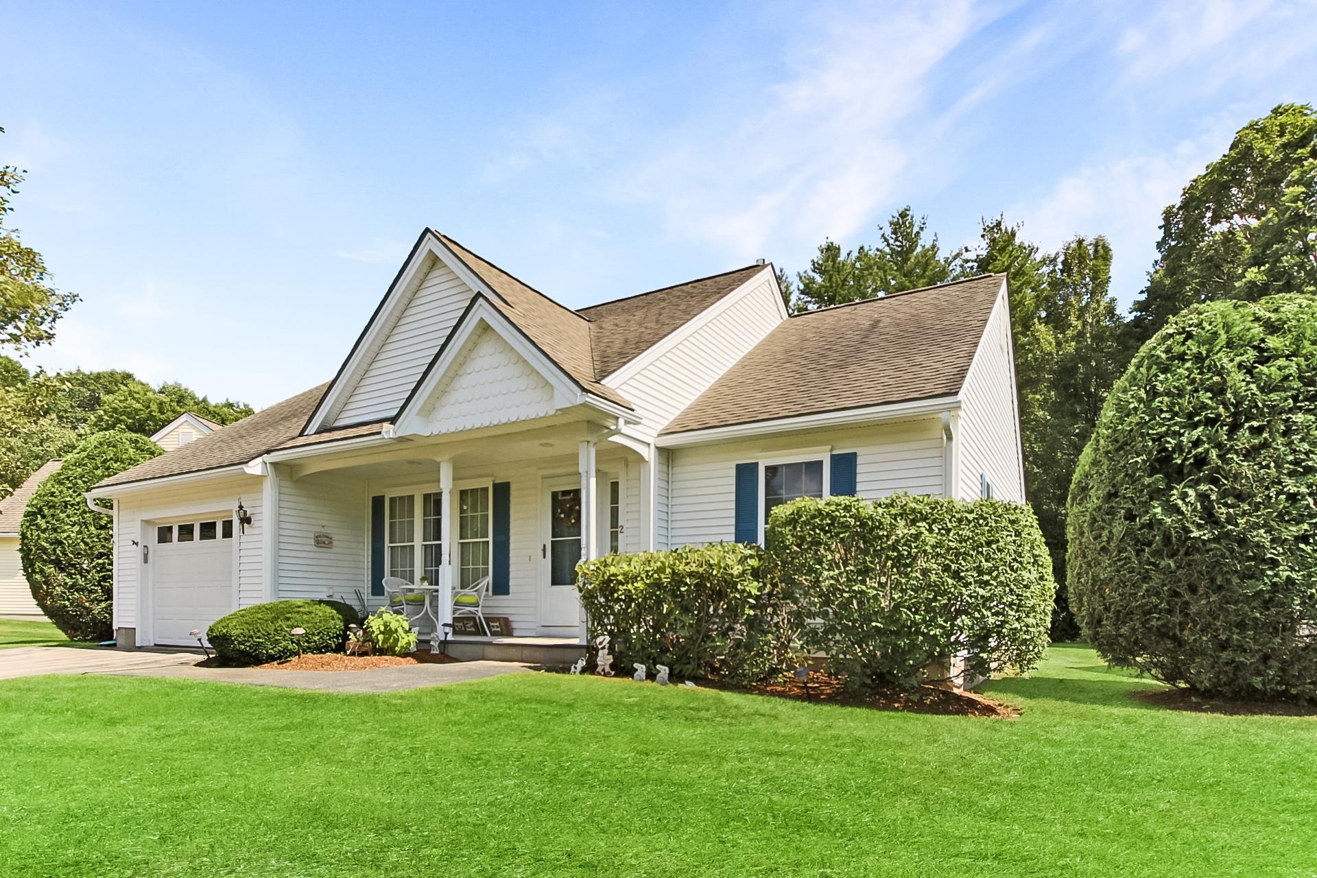 MLS 5005686: 2 Westchester Court, Hudson NH