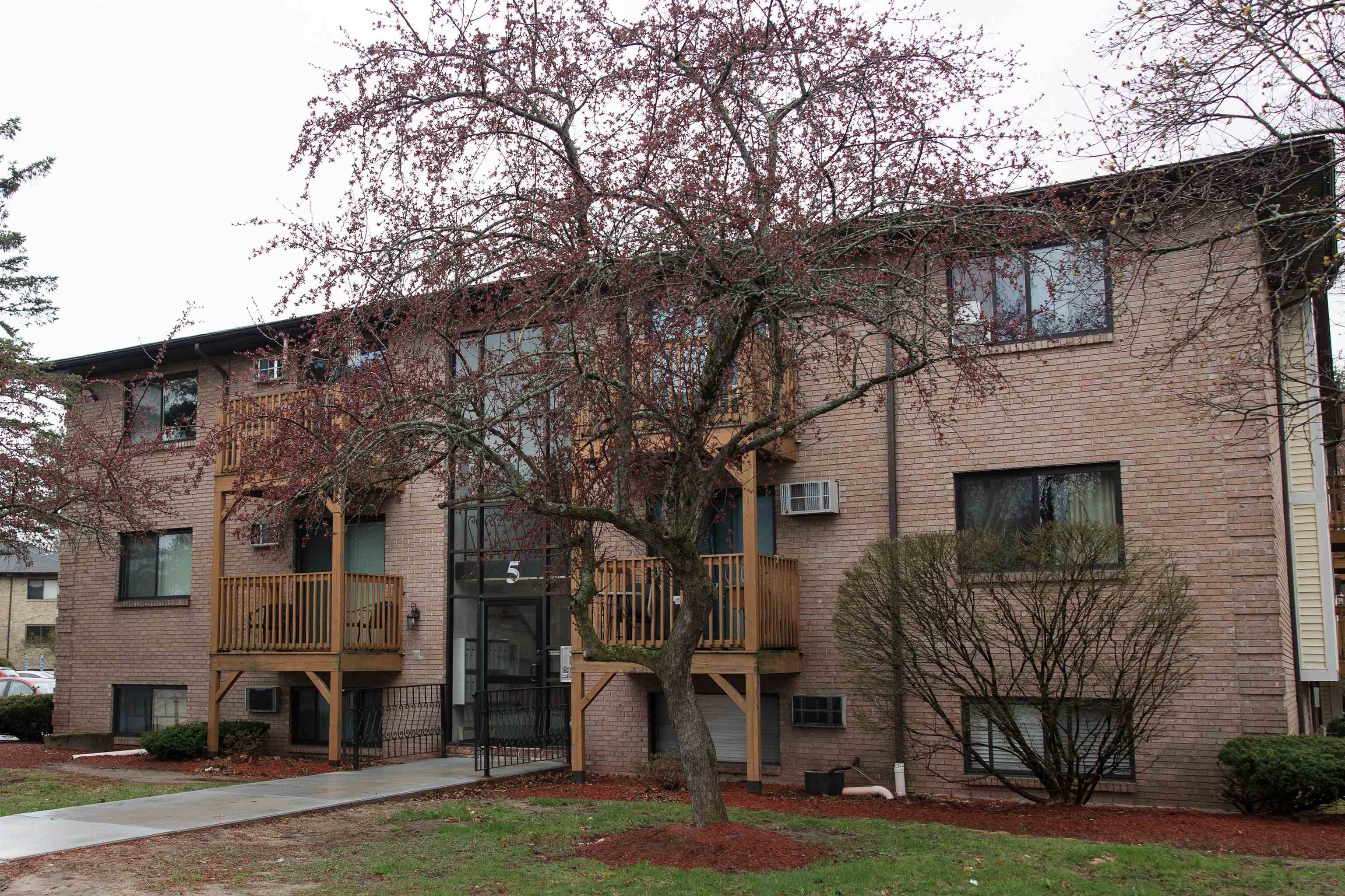 MLS 5005860: 5 Lancelot Court-Unit 15, Salem NH