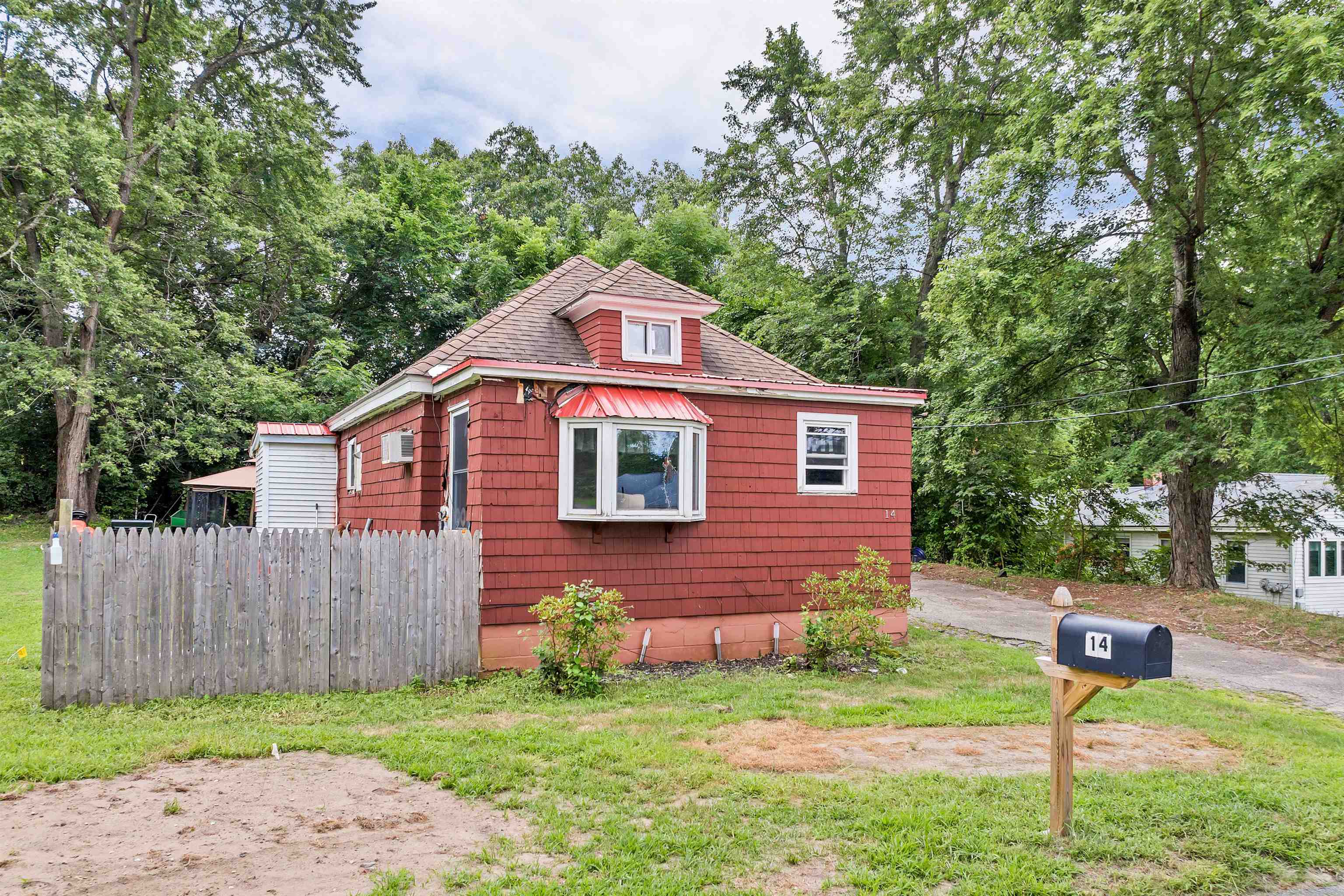MLS 5006720: 14 Summer Avenue, Hudson NH
