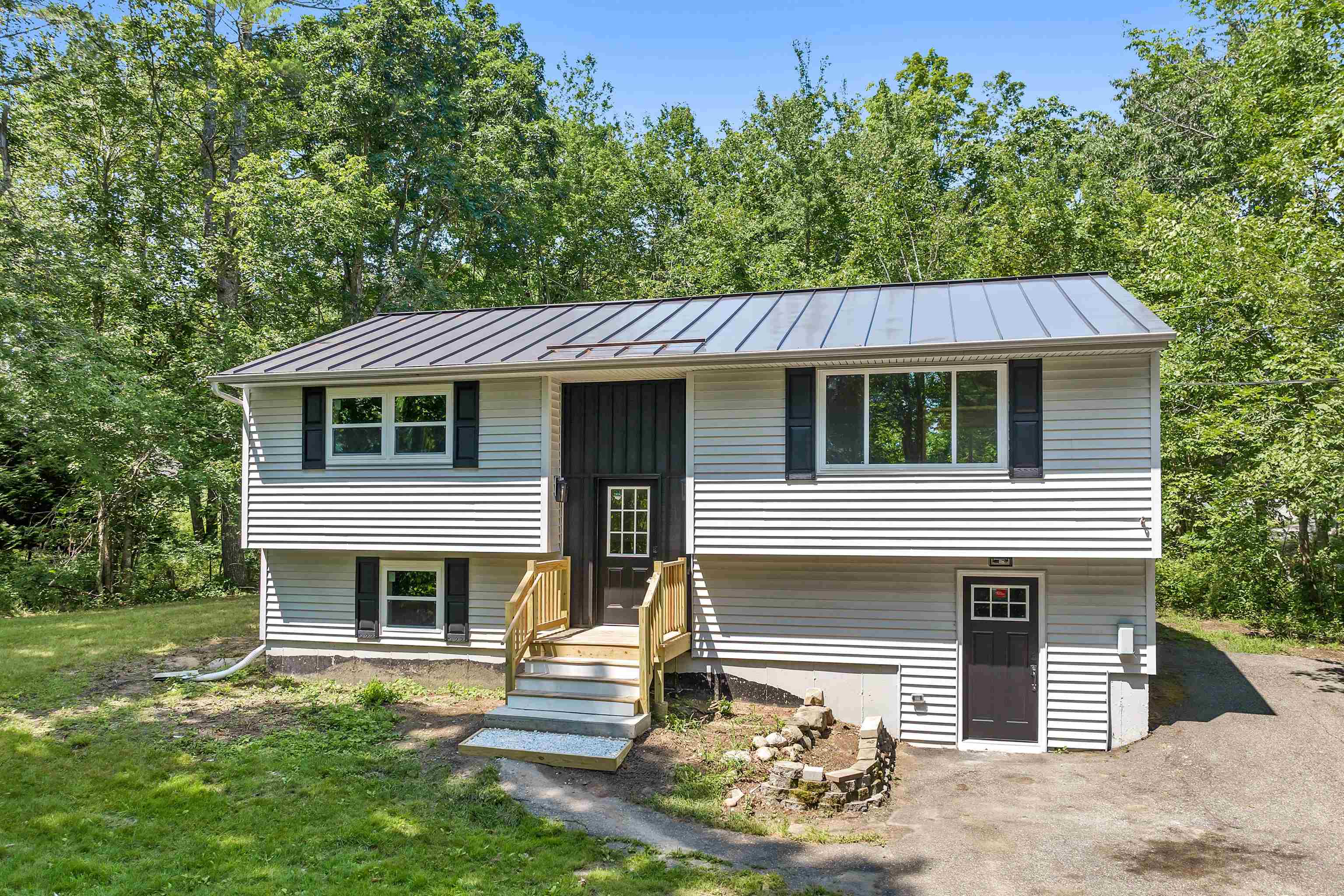 MLS 5007032: 101 Old Concord Turnpike, Barrington NH