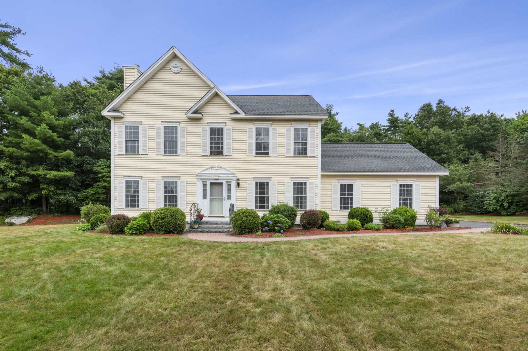 MLS 5007094: 8 Hunter Mill Way, Londonderry NH