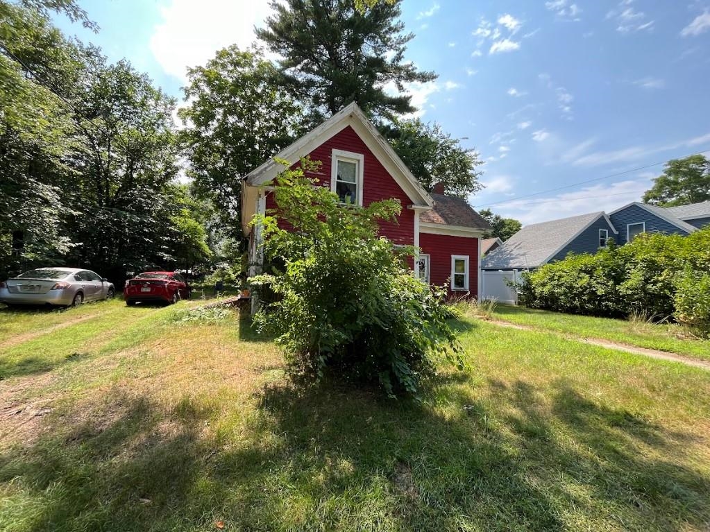 MLS 5007115: 6 Elm Street, Newton NH
