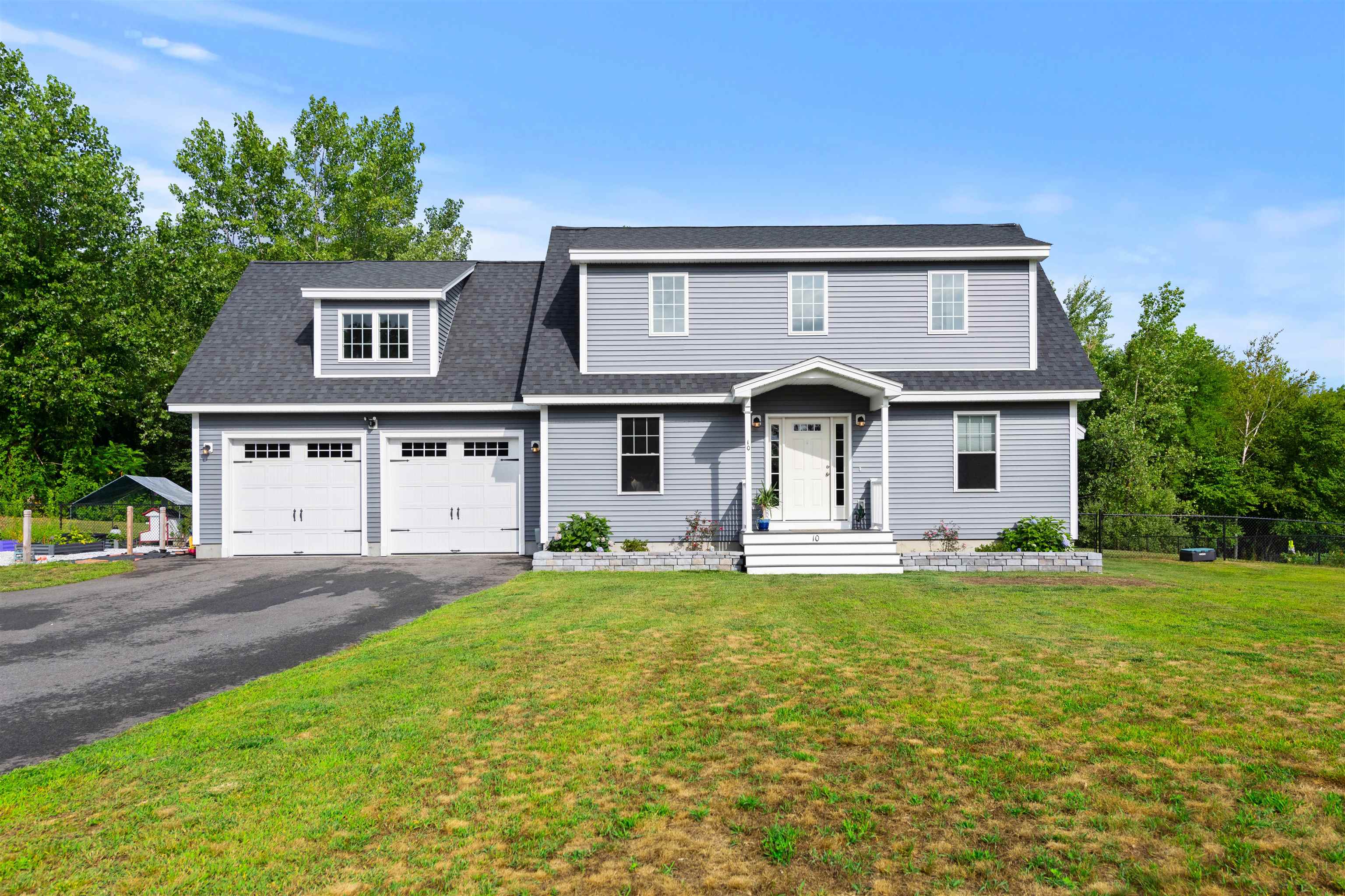 MLS 5007774: 10 Meghan Drive, Sandown NH