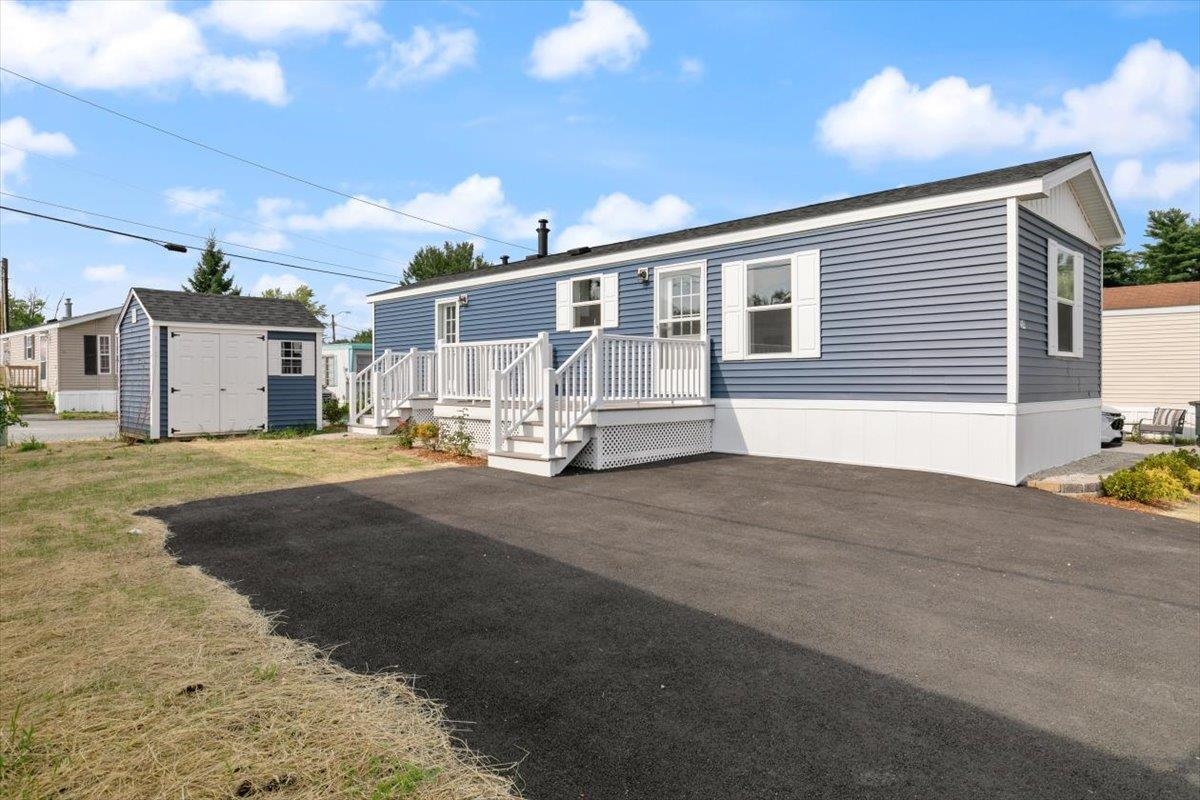 MLS 5008192: 54 End Street, Salem NH