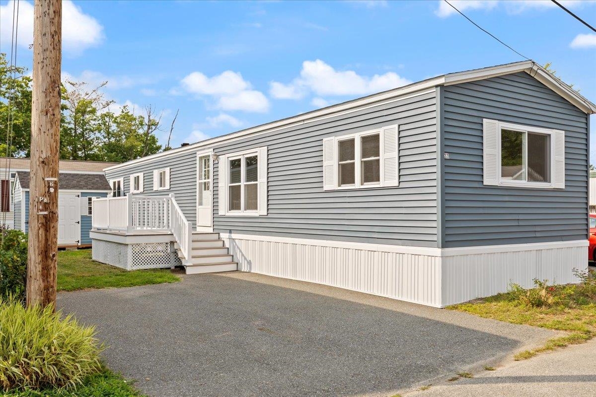 MLS 5008206: 33 Brookwood Drive, Salem NH