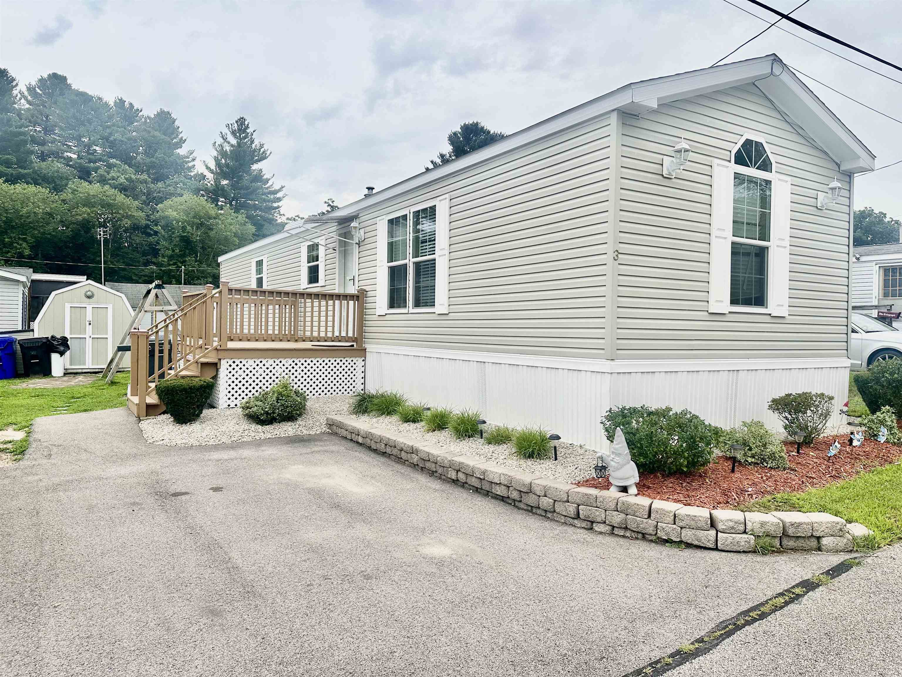 MLS 5009187: 3 Village Lane, Hudson NH