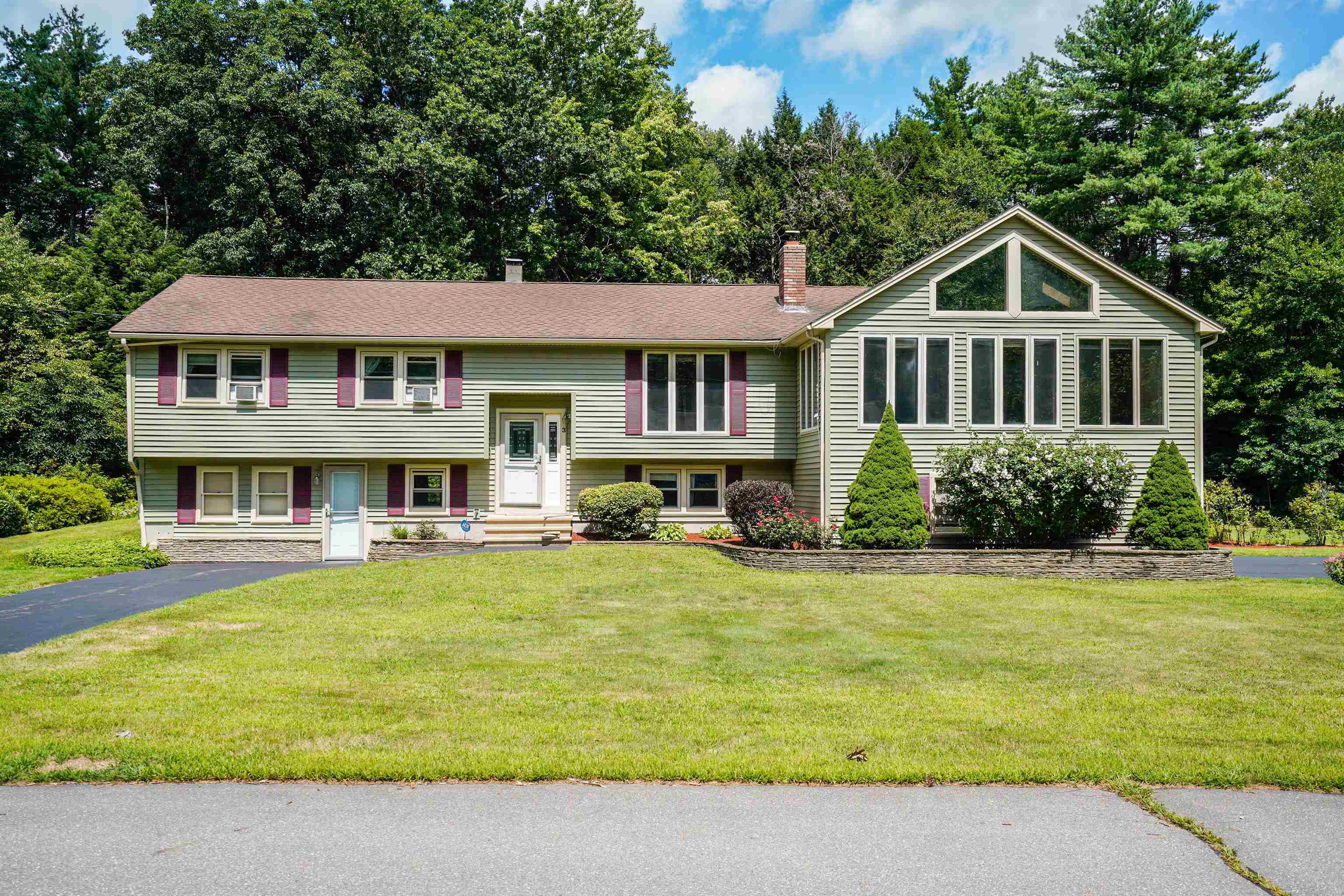 MLS 5009611: 3 Carrie Drive, Merrimack NH
