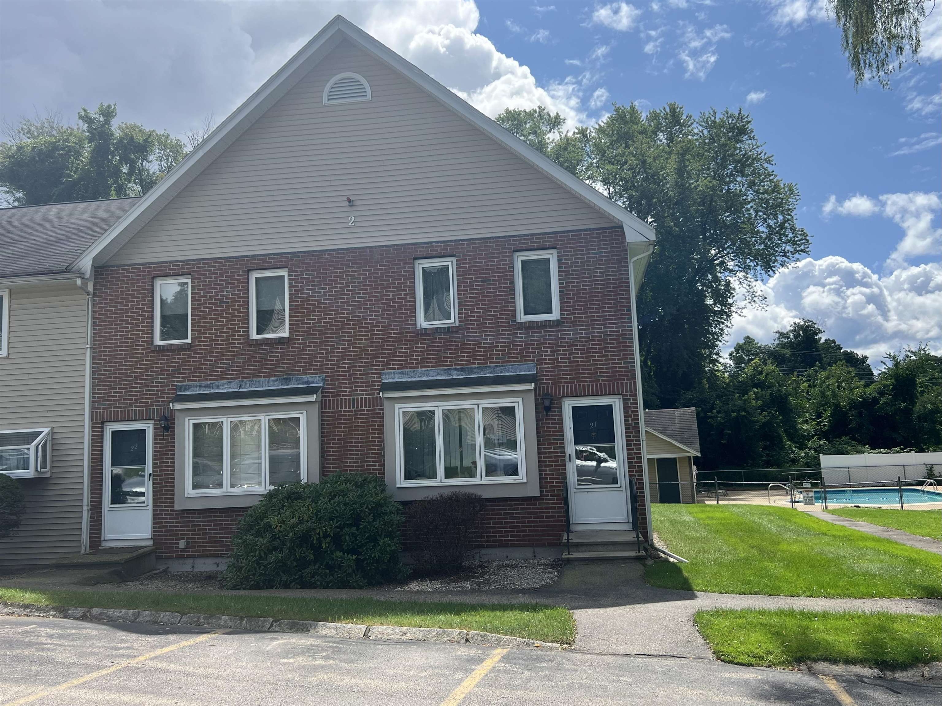 MLS 5010734: 22 Willow Creek Drive, Hudson NH