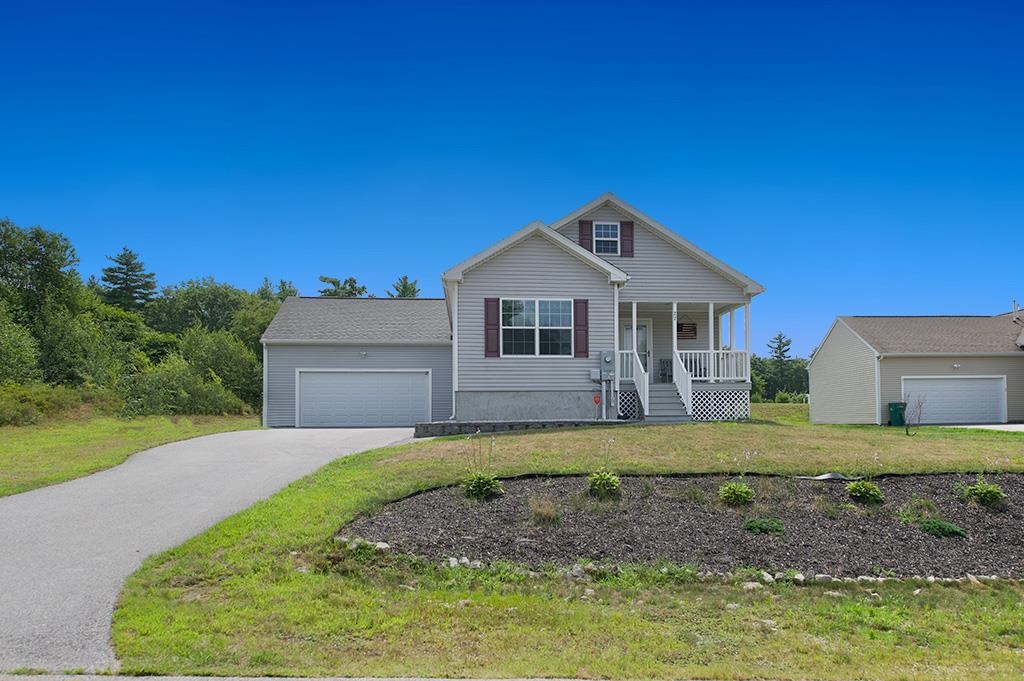 MLS 5011020: 27 Tarah Way, Fremont NH