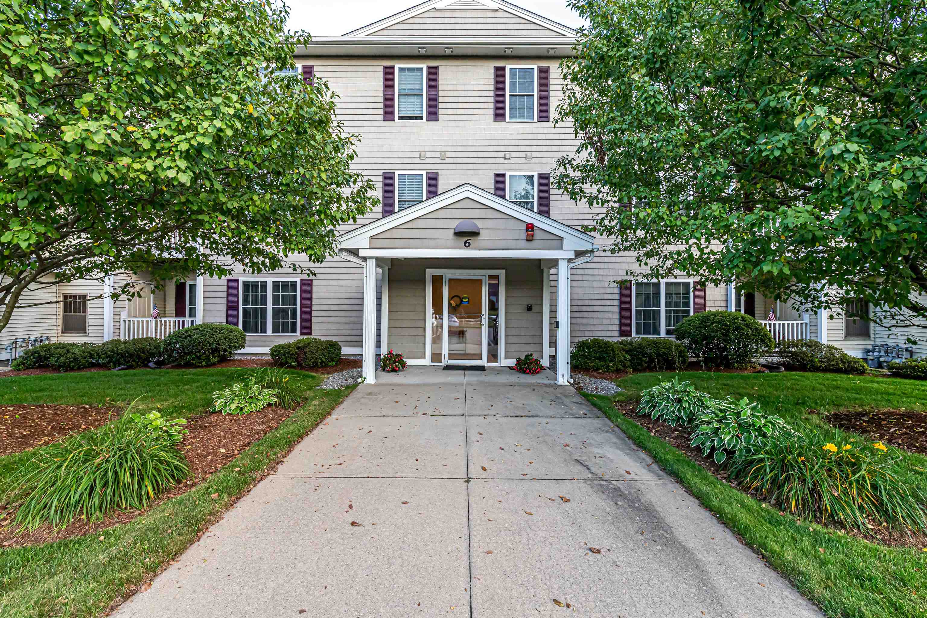 MLS 5011636: 6 Stearns Lane-Unit 207, Merrimack NH