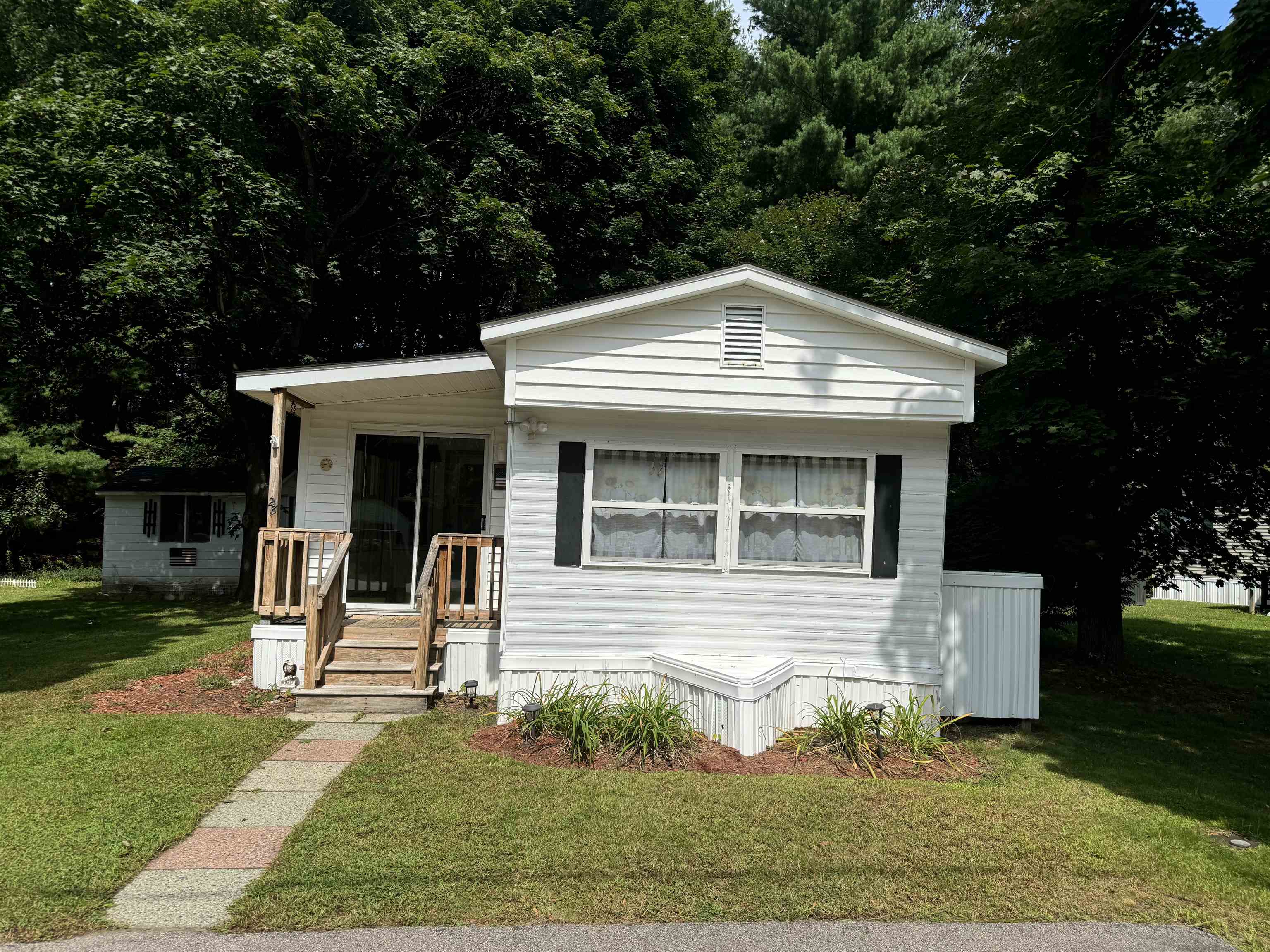 MLS 5011777: 28 Farmwood Drive, Nashua NH