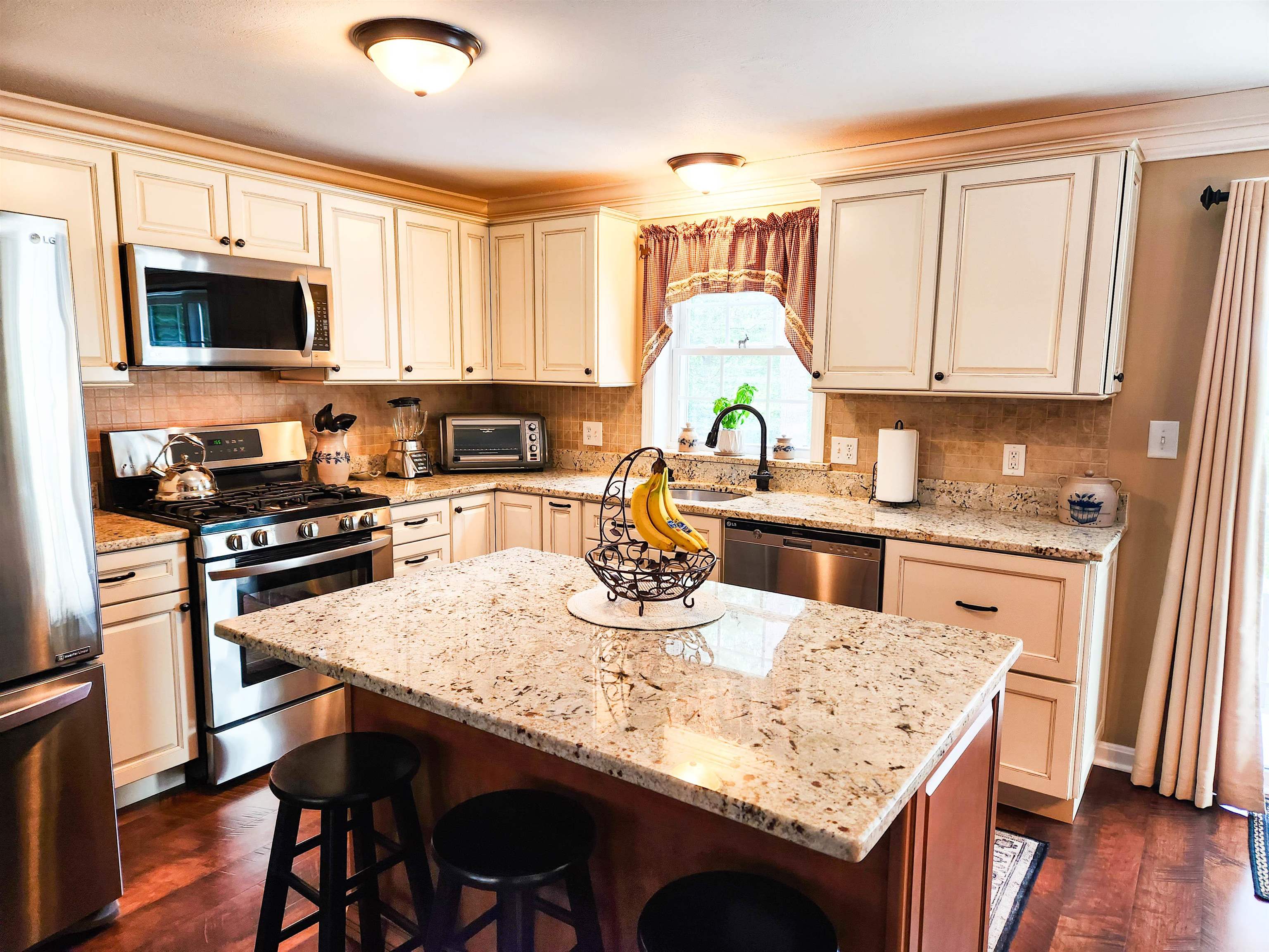 MLS 5012470: 71 Overlook Circle, Hudson NH