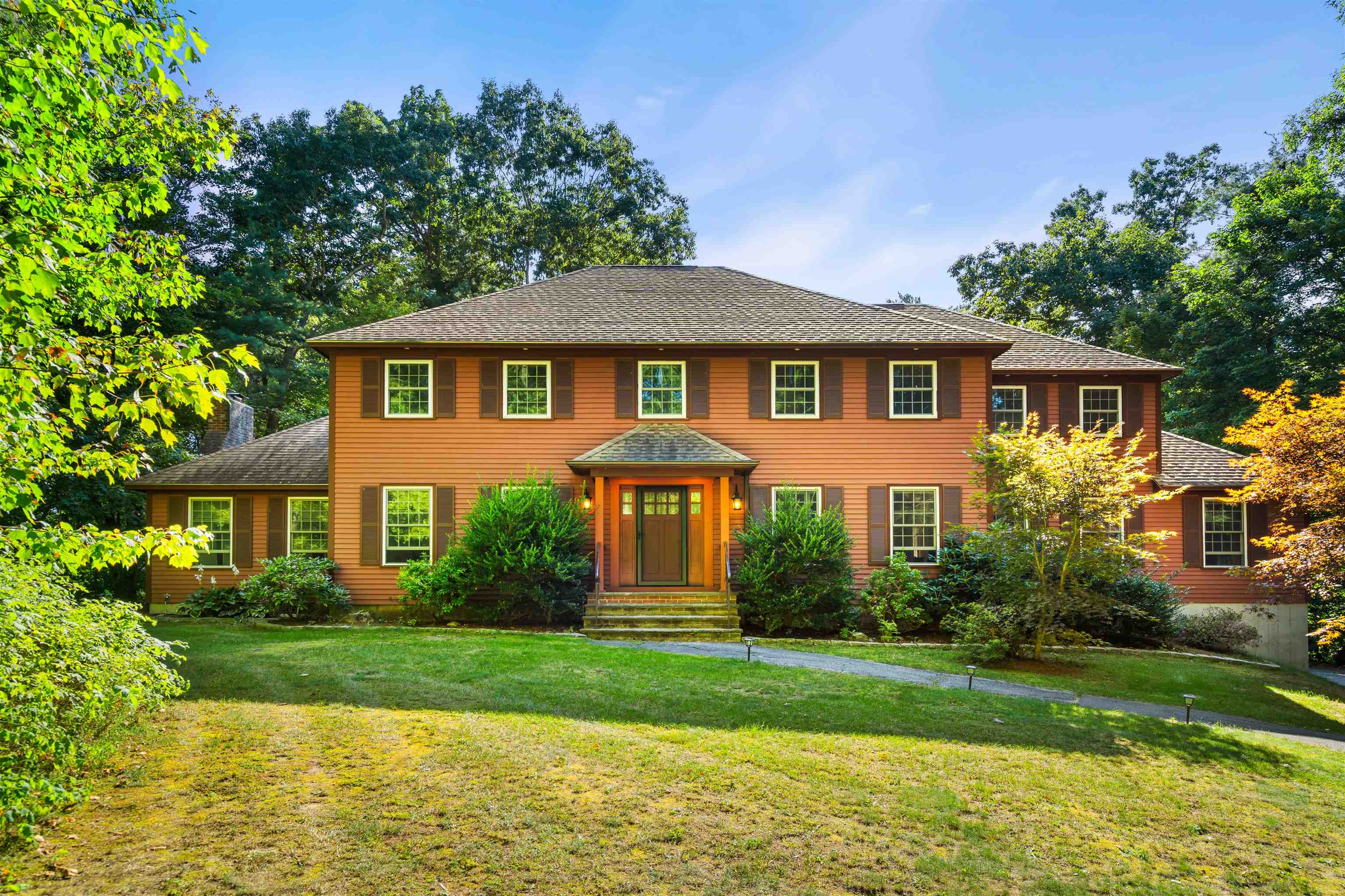 MLS 5012658: 19 King Henry Drive, Londonderry NH