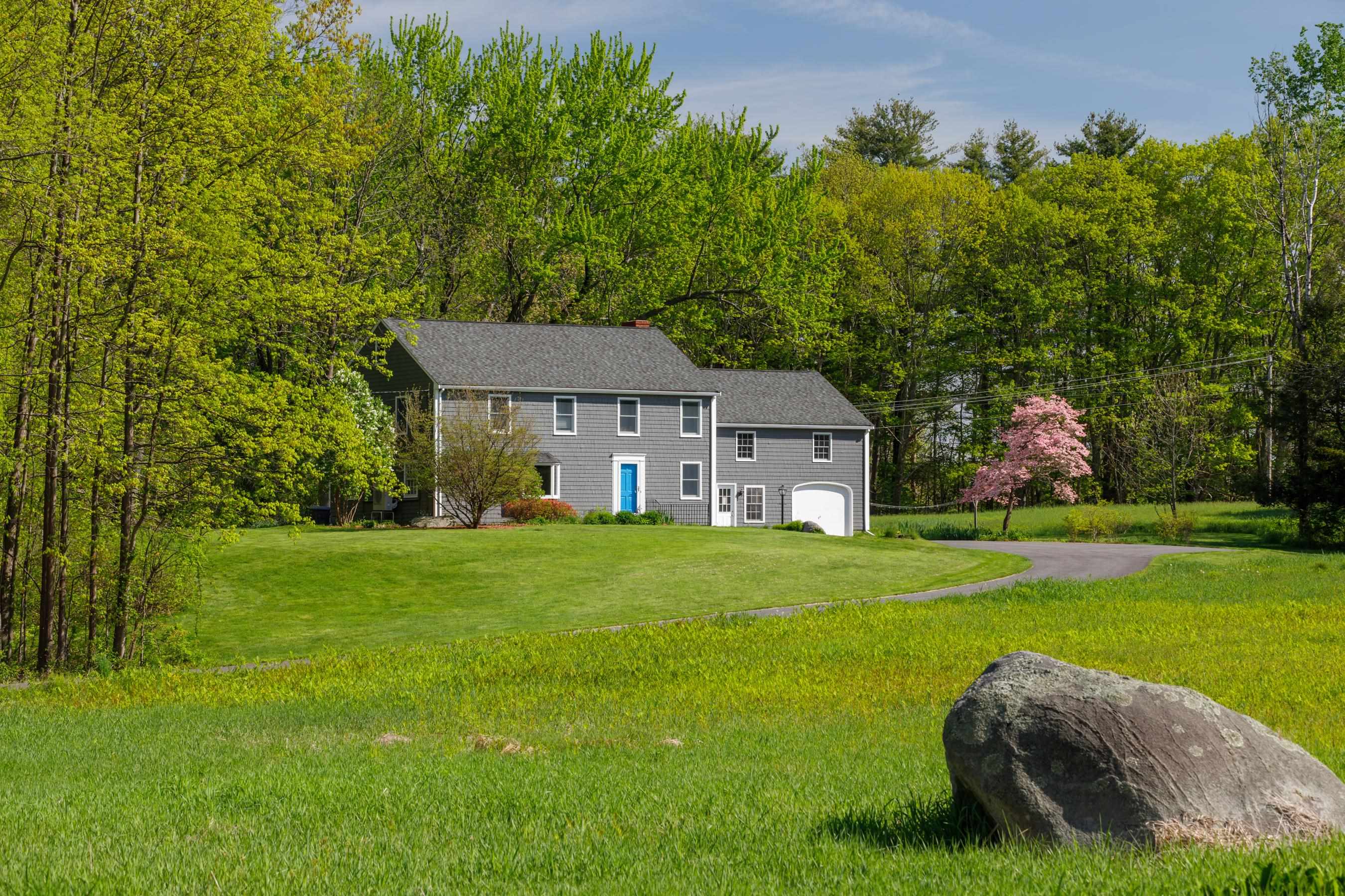 MLS 5012747: 10 Hobbs Road, Kensington NH