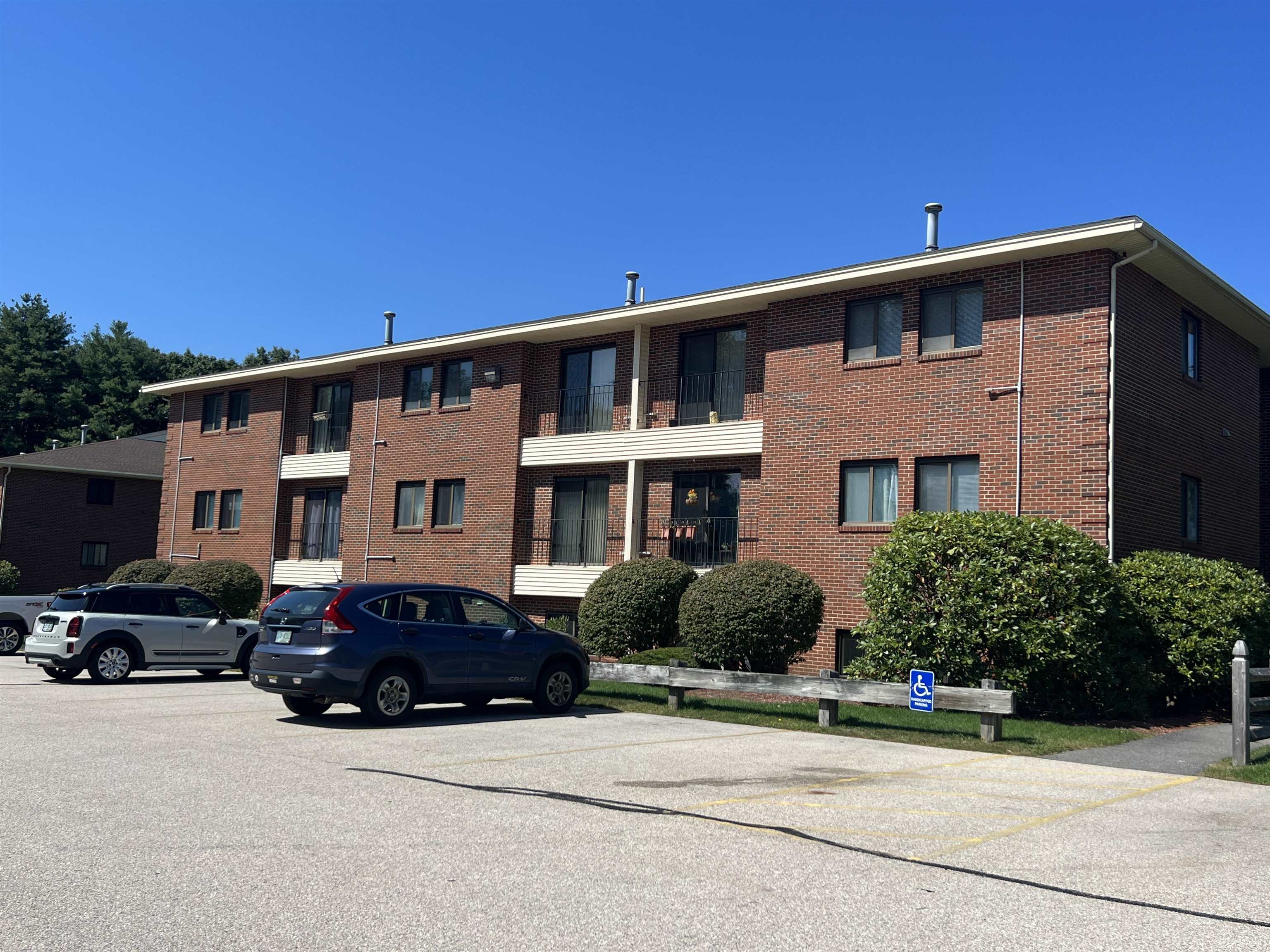 MLS 5012814: 435 Abbott Farm Lane, Hudson NH