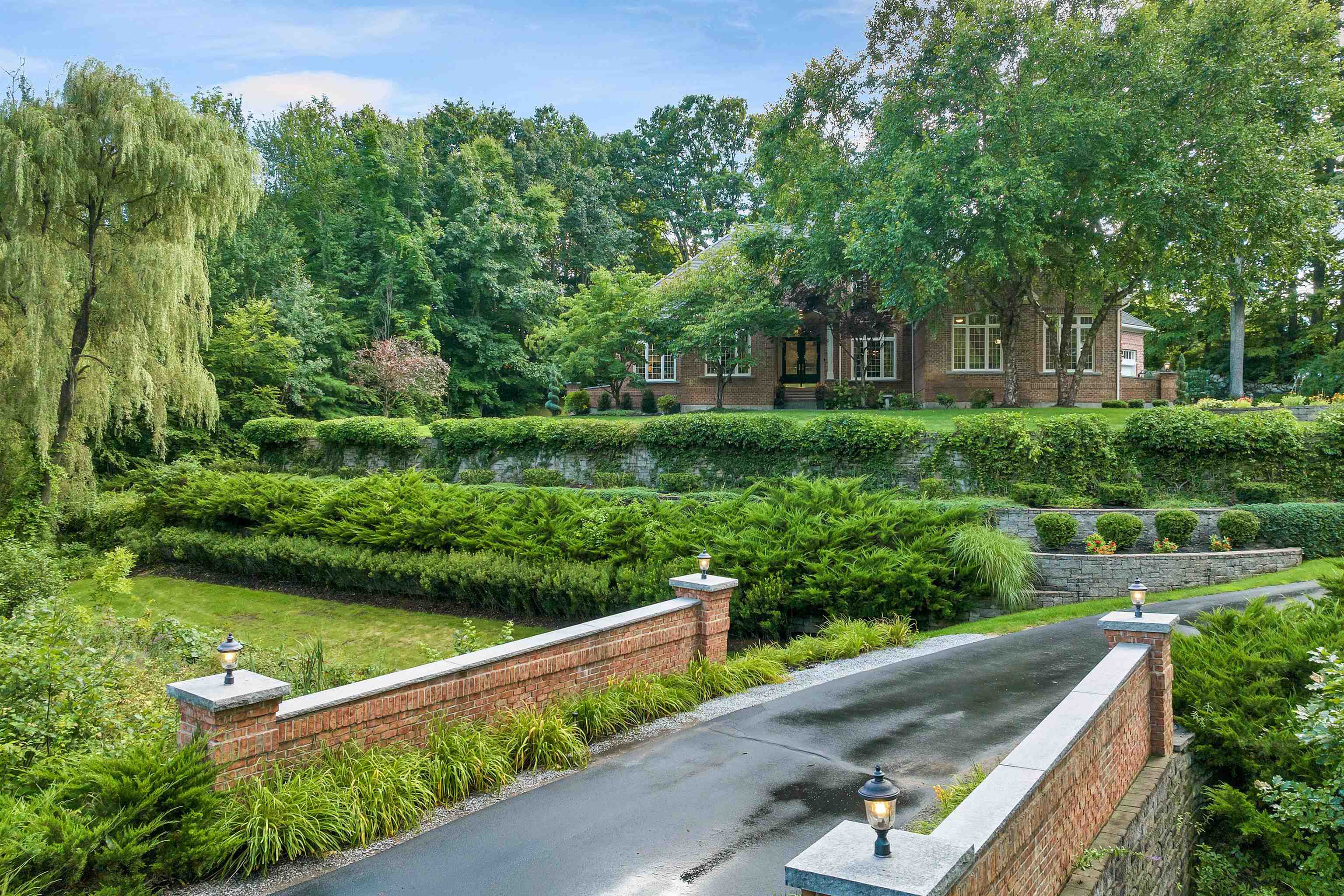 Homes for sale in Bedford, NH | 60 Riddle Dr, Bedford, NH 03110 | MLS# 5012957