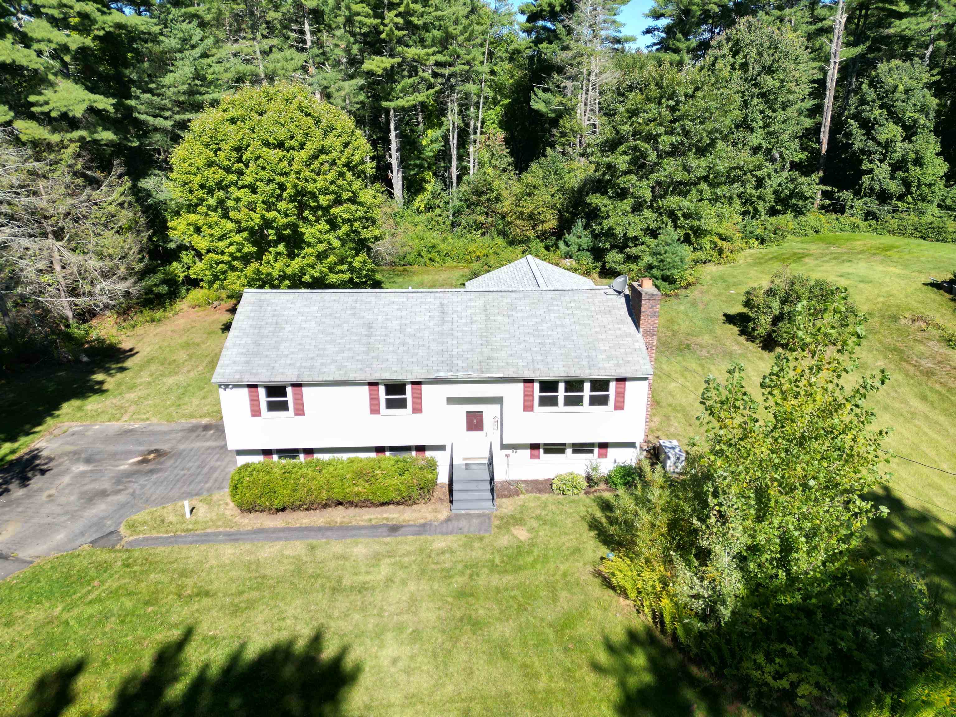 MLS 5013773: 13 Overlook Avenue, Londonderry NH