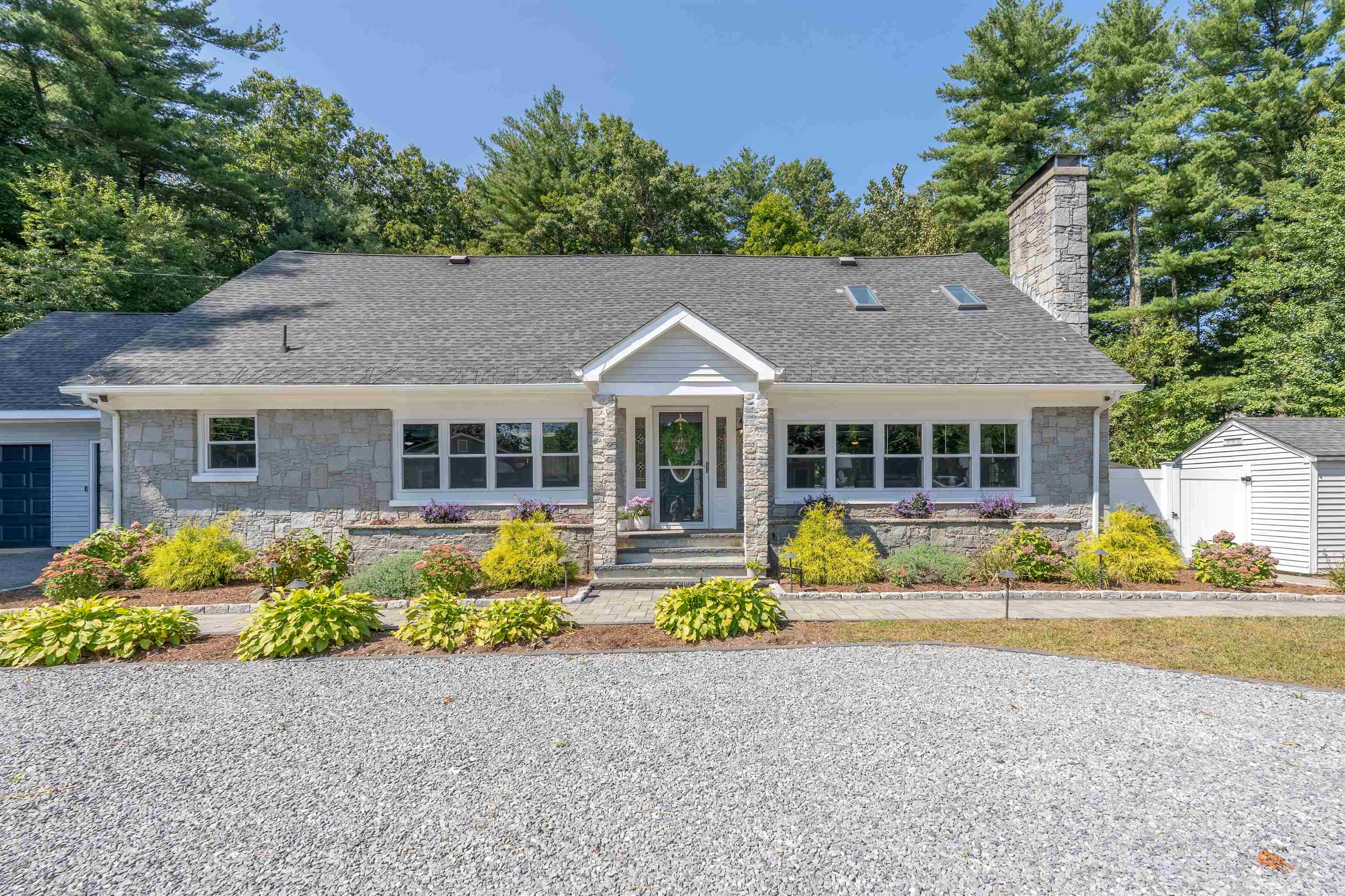 MLS 5014017: 44 Lawrence Road, Salem NH