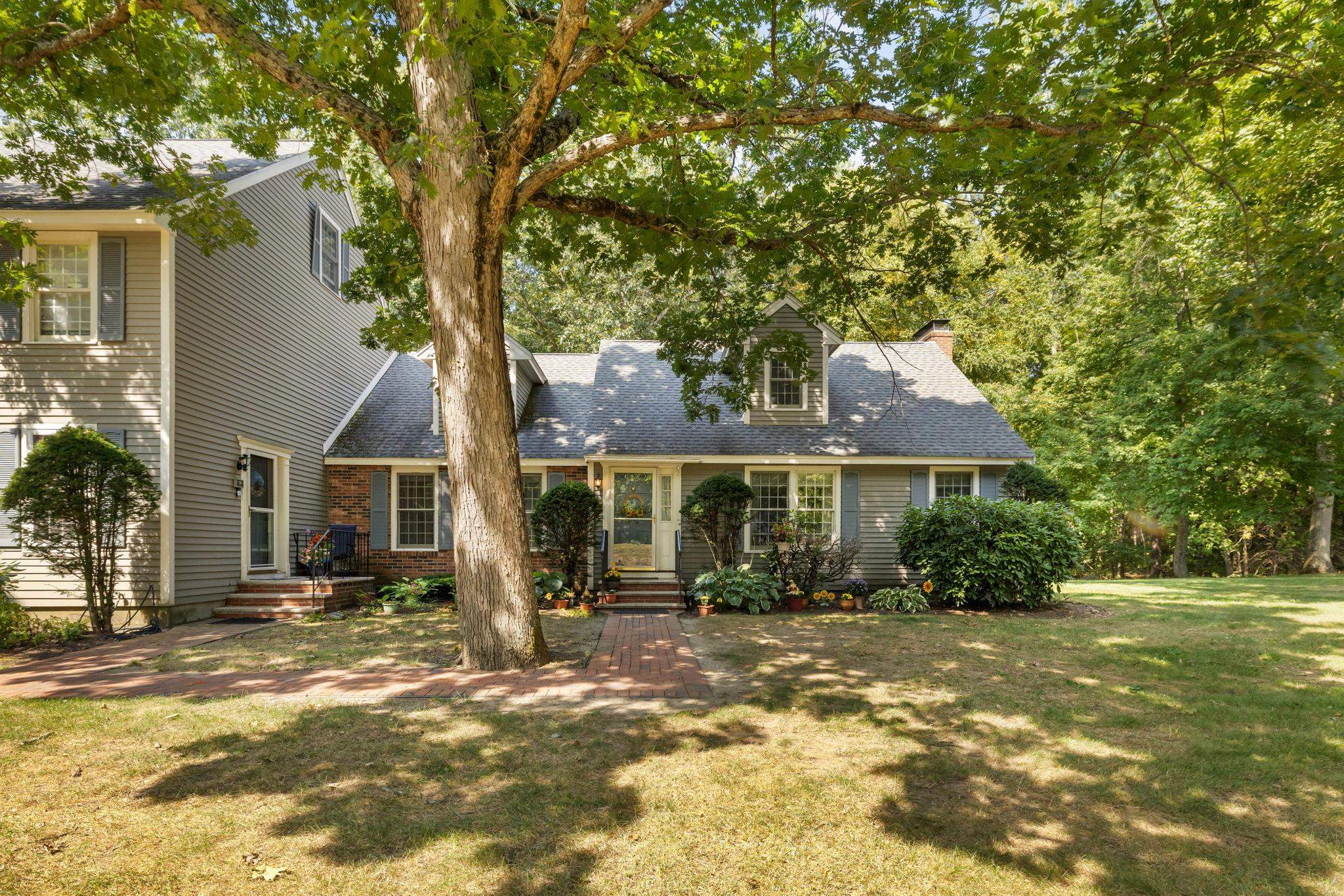 MLS 5014928: 8 Captain Cook Way, Plaistow NH