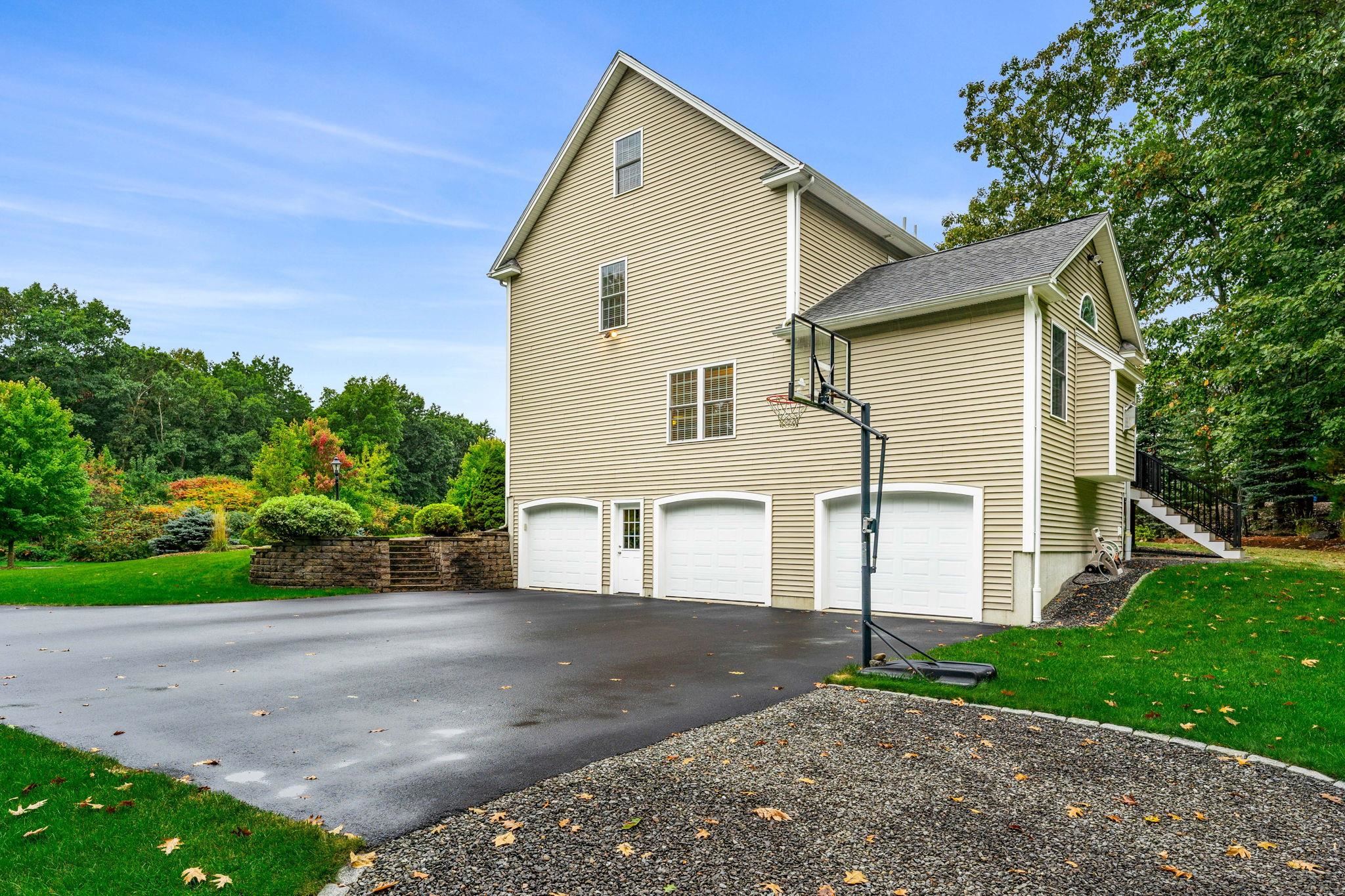 MLS 5016309: 40 Northland Road, Windham NH