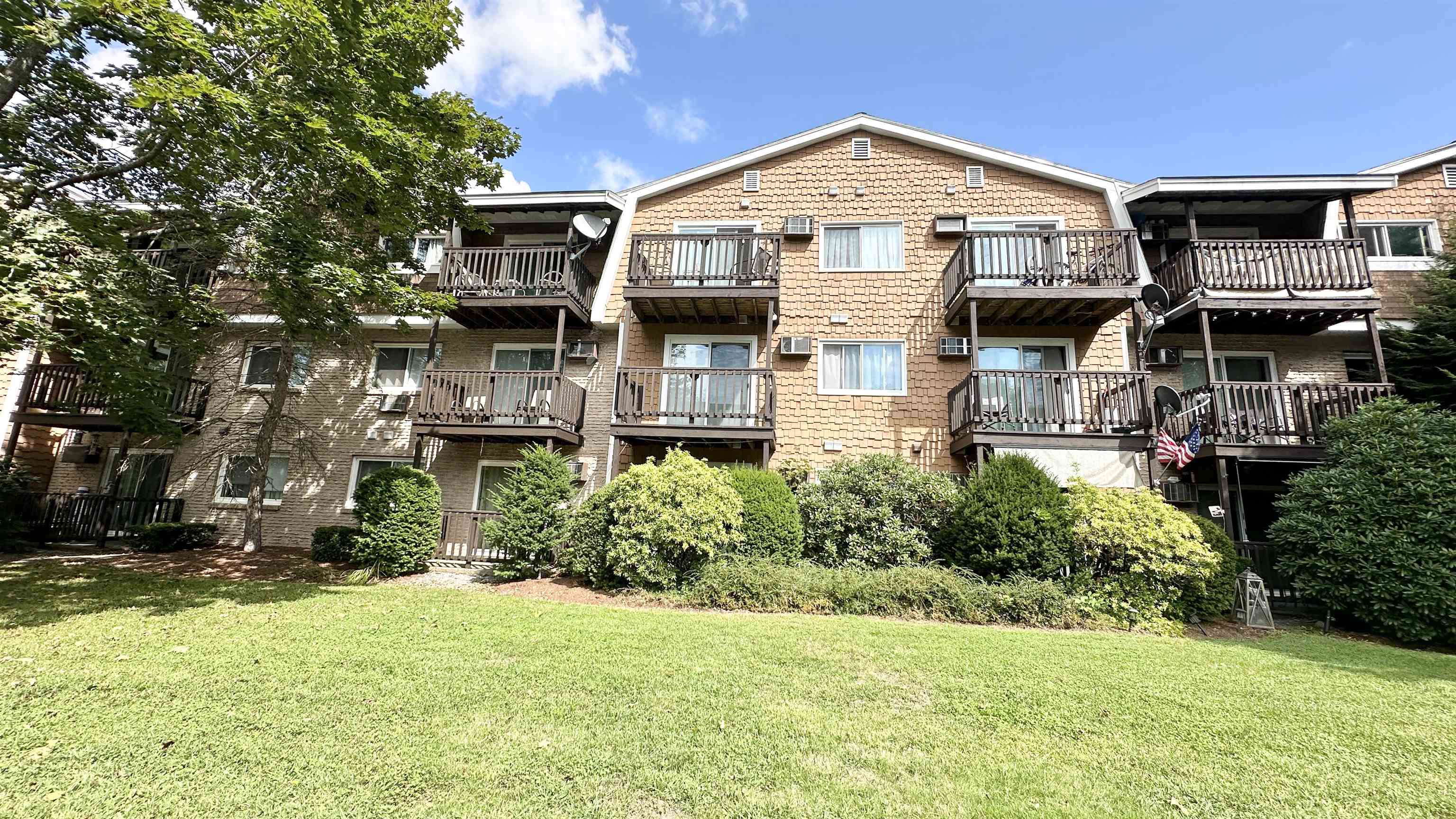 MLS 5018459: 310 Brook Village Road-Unit 12, Nashua NH