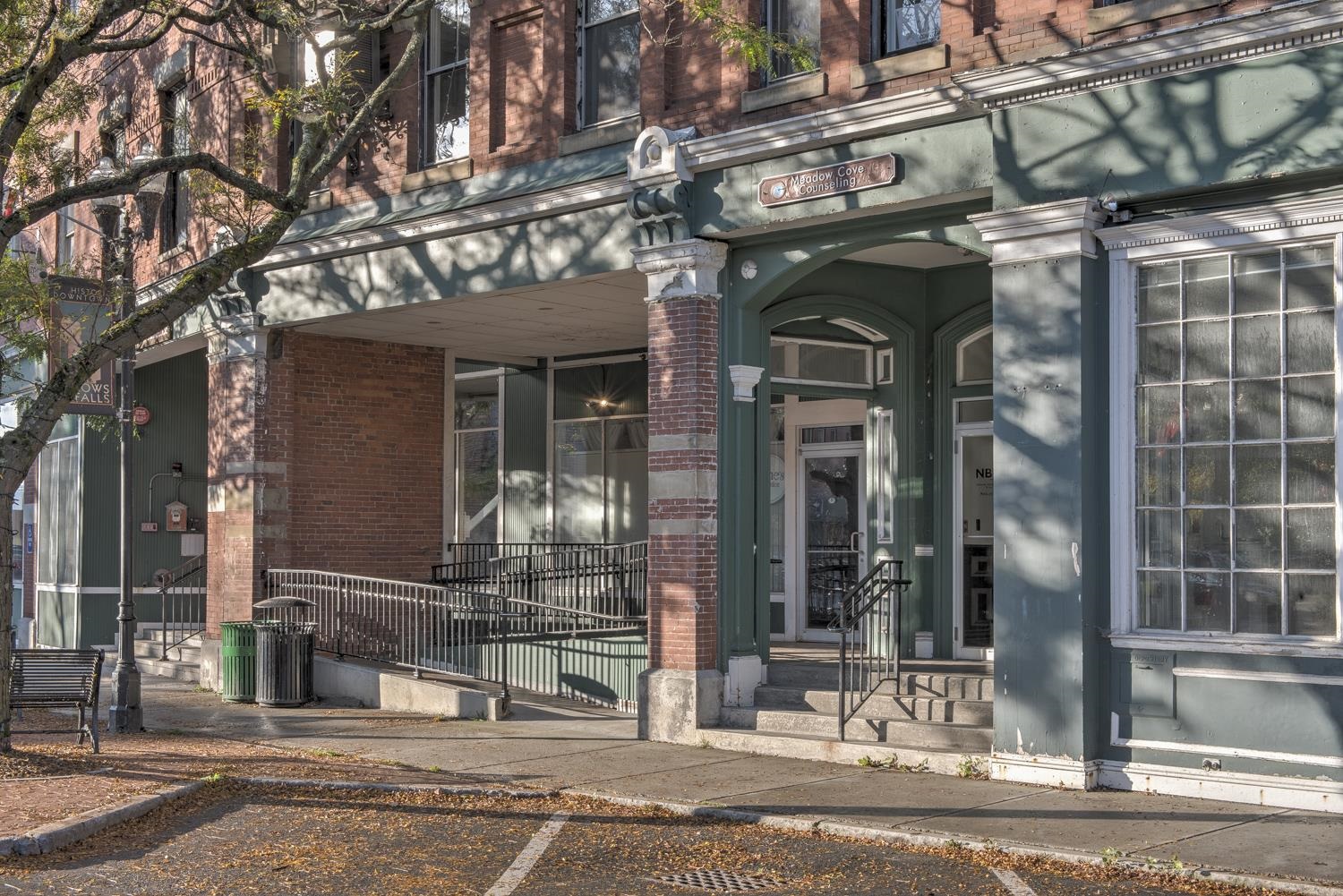 Free municipal parking 22313977