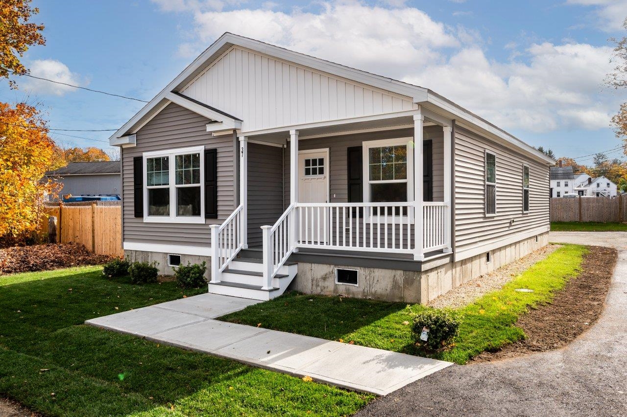 MLS 5020405: 37 Hall Place, Exeter NH