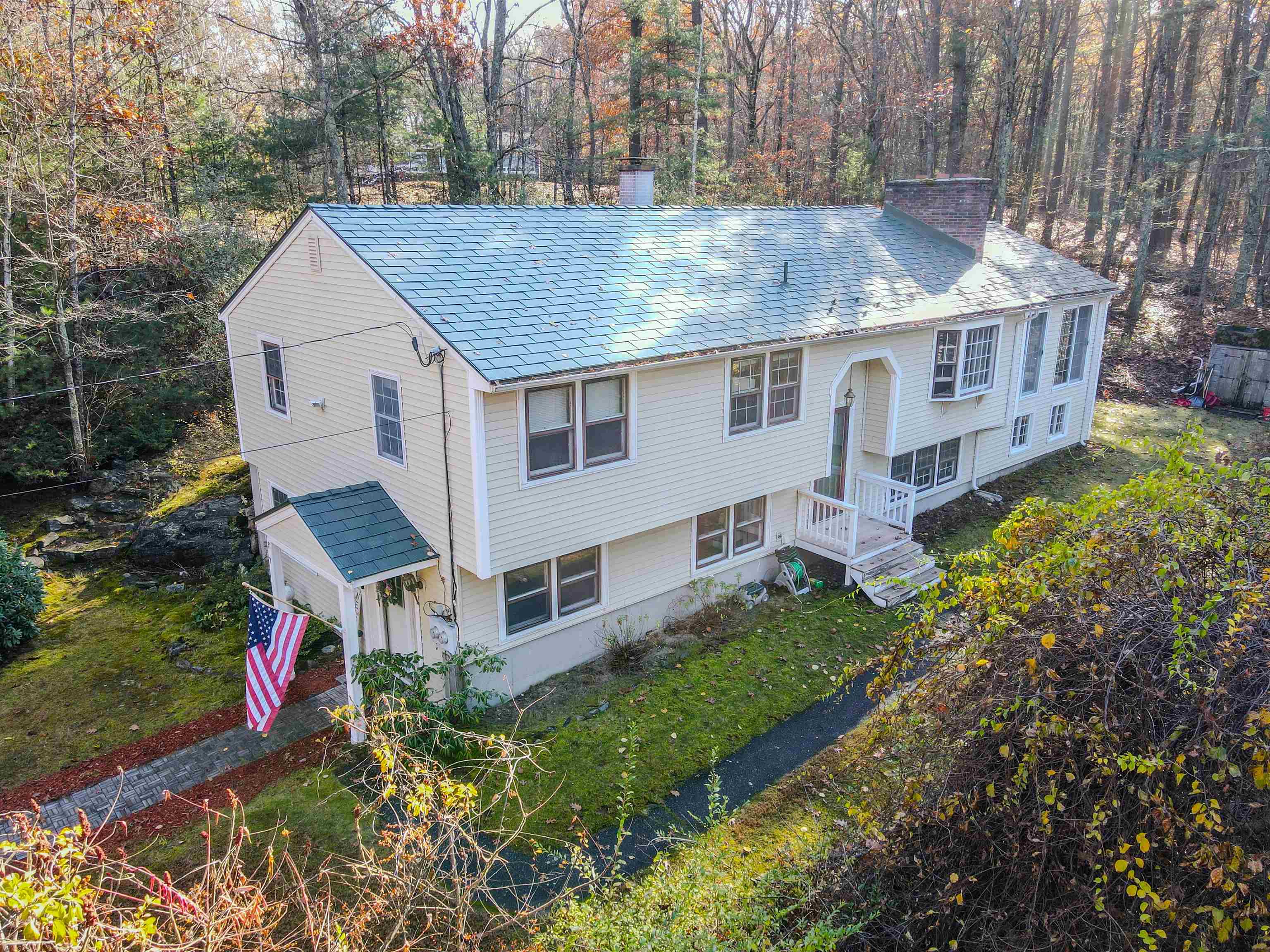 MLS 5021062: 21 Beacon Hill Road, Derry NH