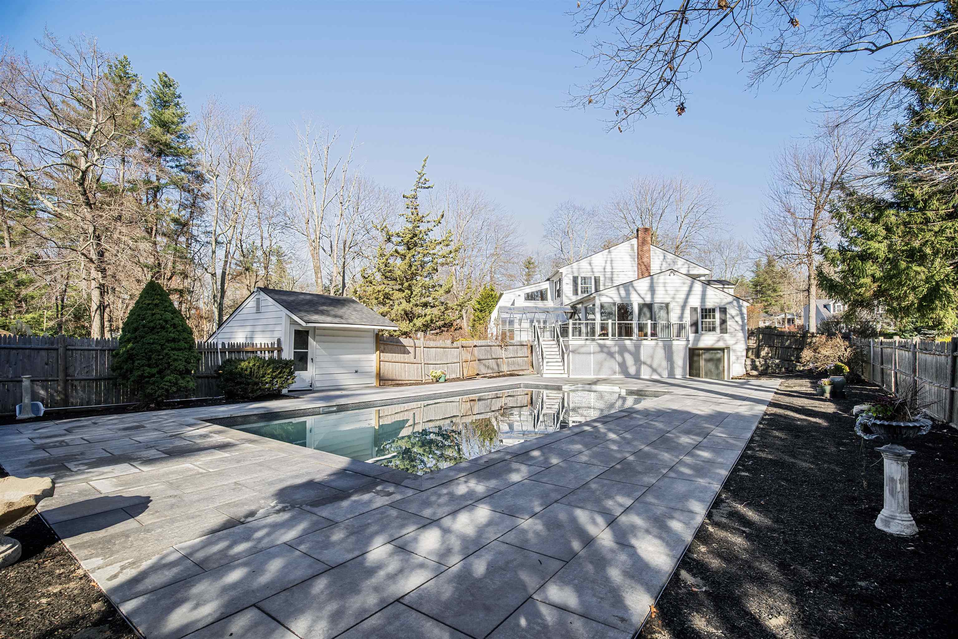 MLS 5021846: 2 Driftwood Road, Derry NH