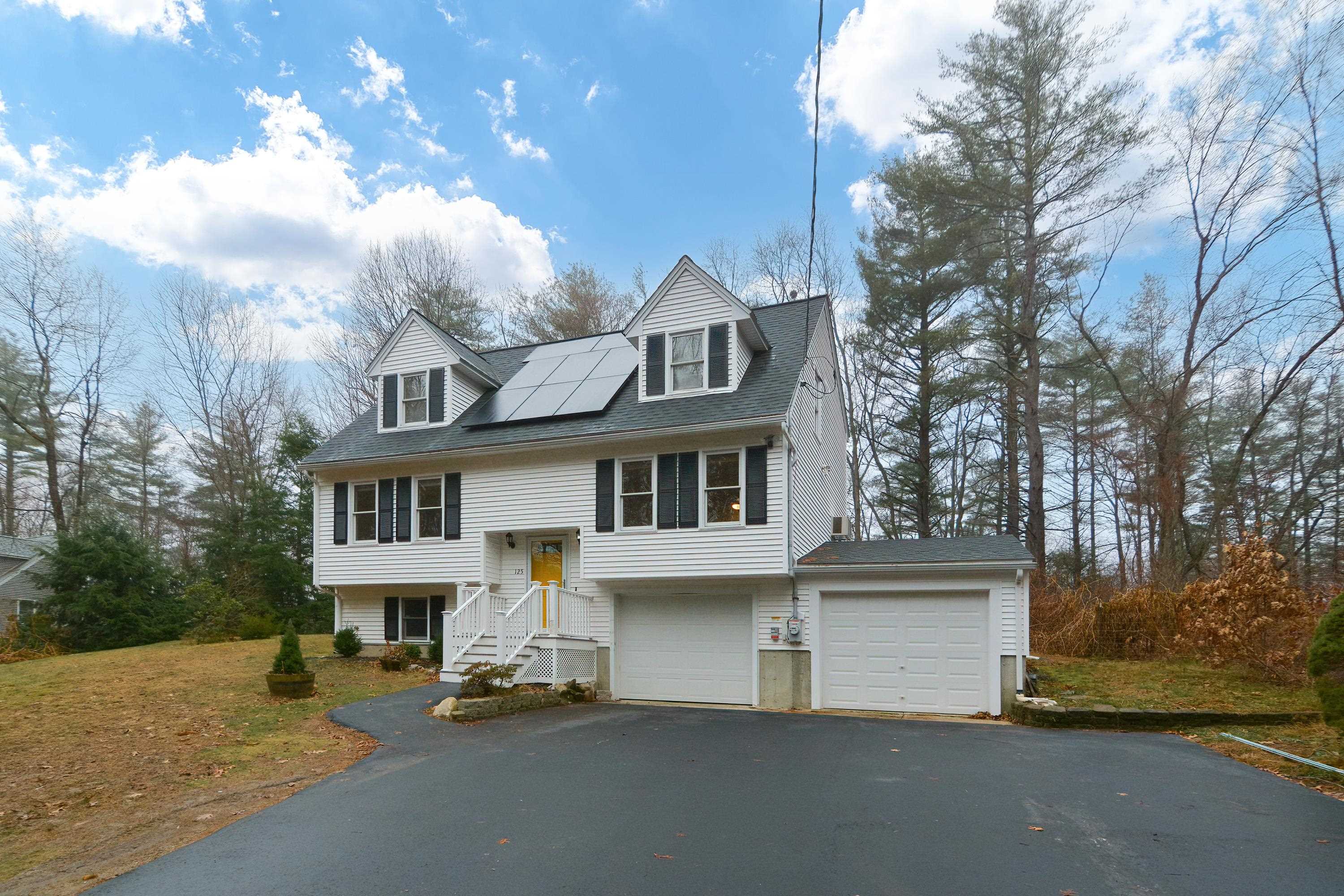 MLS 5024364: 125 S. Main Street, Newton NH