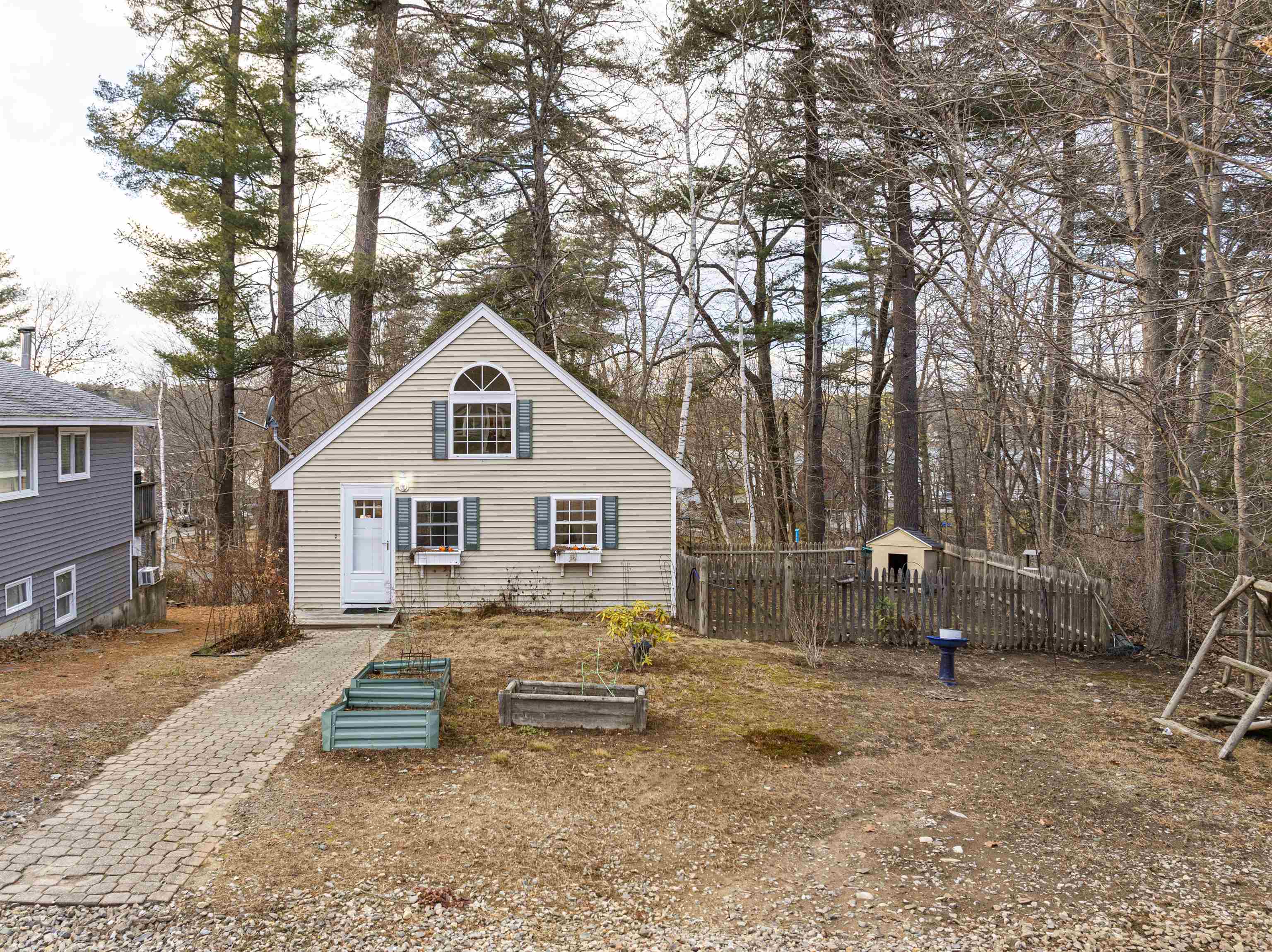 MLS 5024606: 8 Beaver Lake Avenue, Derry NH