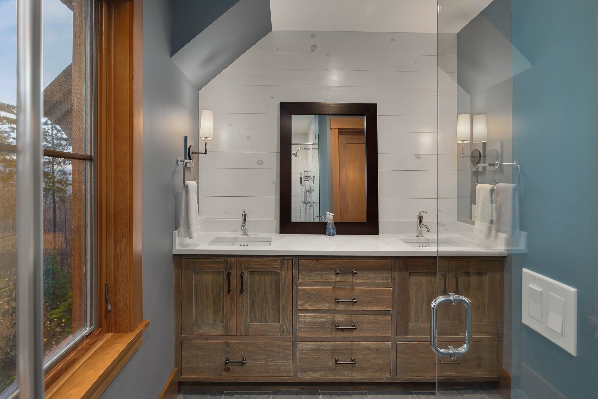 North Primary Bath 22448629