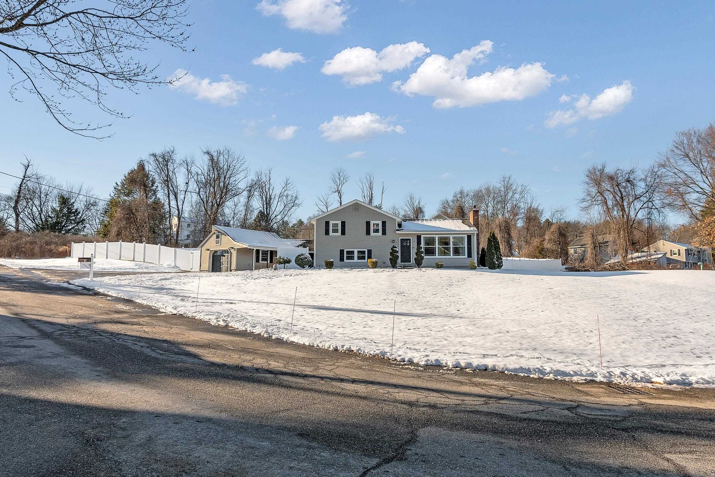MLS 5026756: 3 Sunrise Drive, Pelham NH