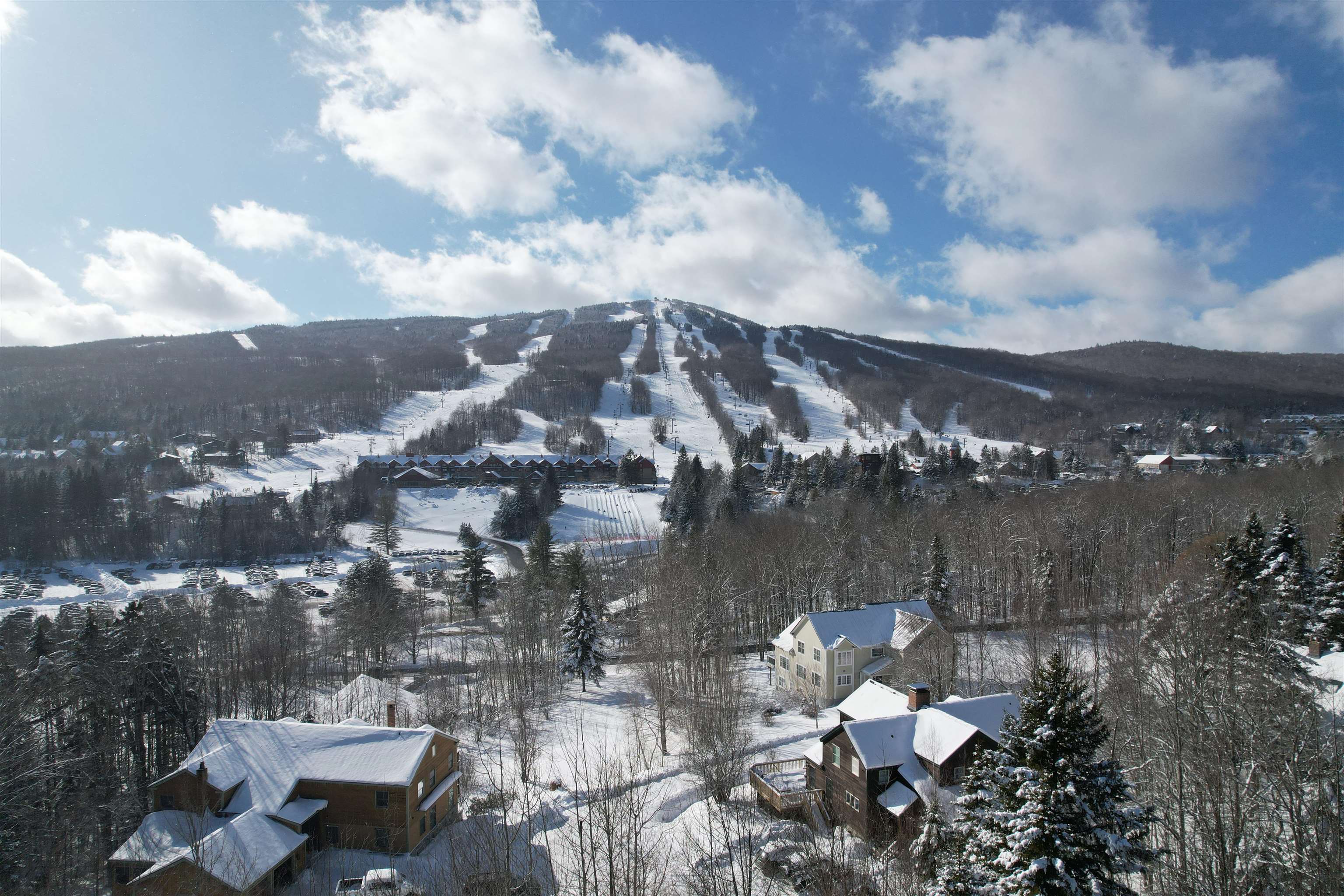 Homes for sale in Dover, VT | 5 Pinnacle View Rd, Dover, VT 05356 | MLS# 5029147