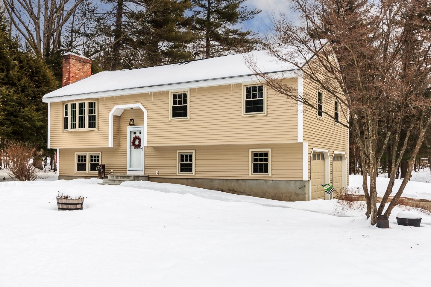 MLS 5029307: 11 Center Street, Litchfield NH