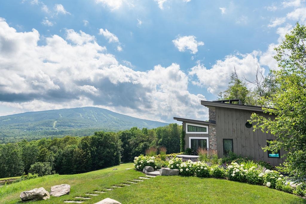 Homes for sale in Winhall, VT | 25 Mountain Haunts Rd, Winhall, VT 05340 | MLS# 5029450