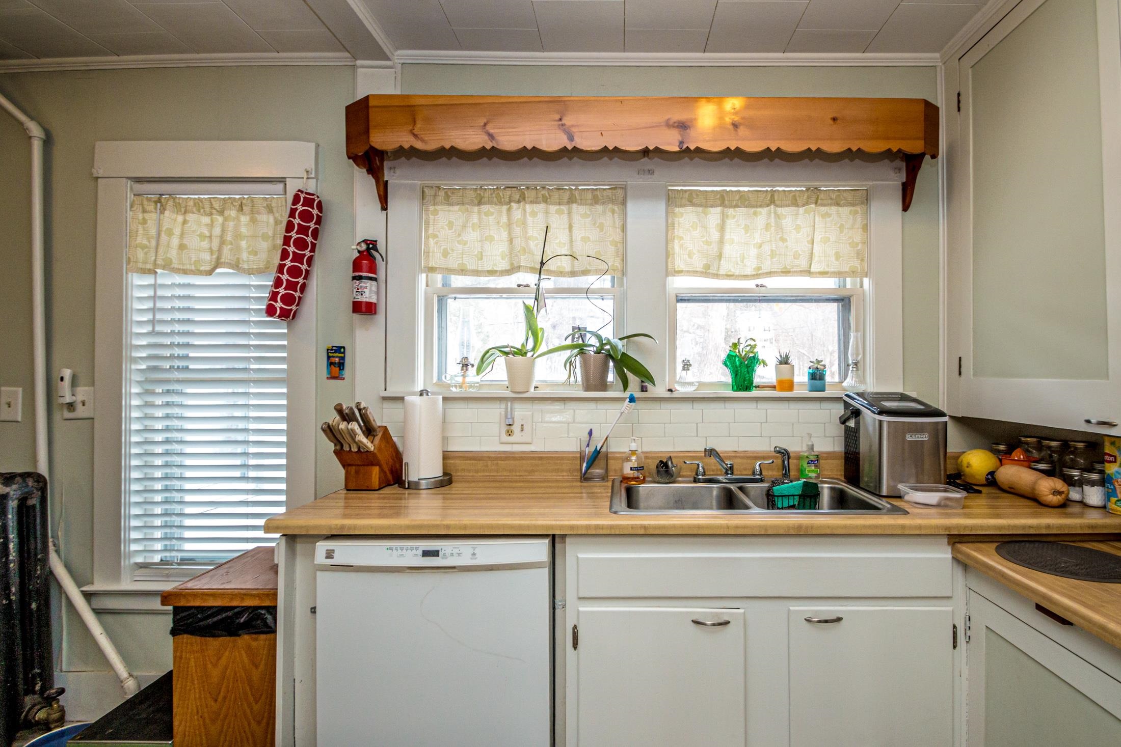 75 Elm St, Whitefield, NH 03598