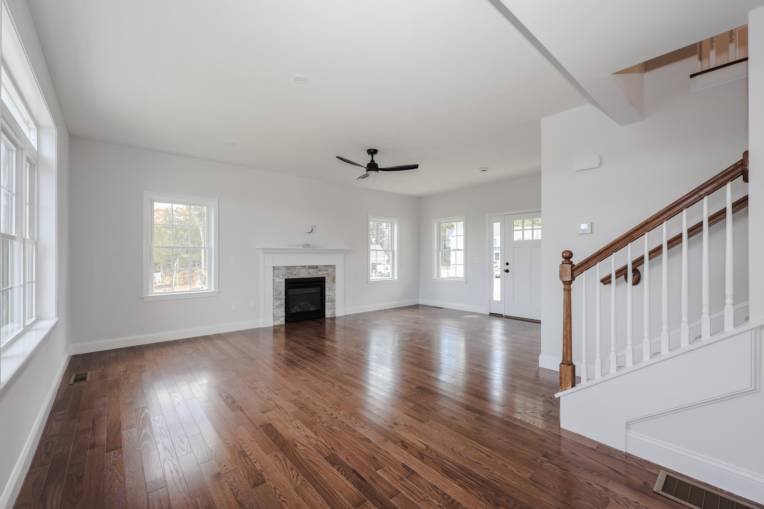 1 Tallarico St, Litchfield, NH 03052