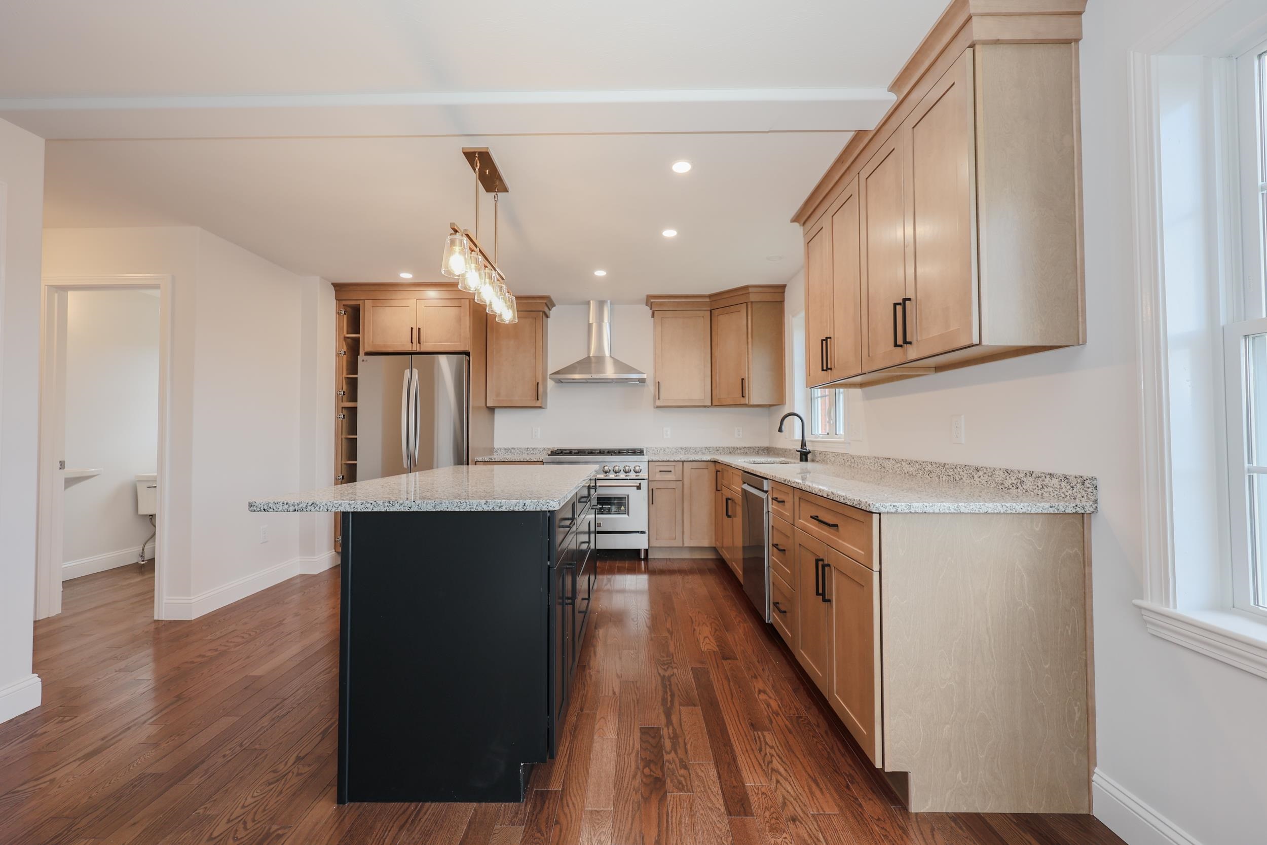 1 Tallarico St, Litchfield, NH 03052