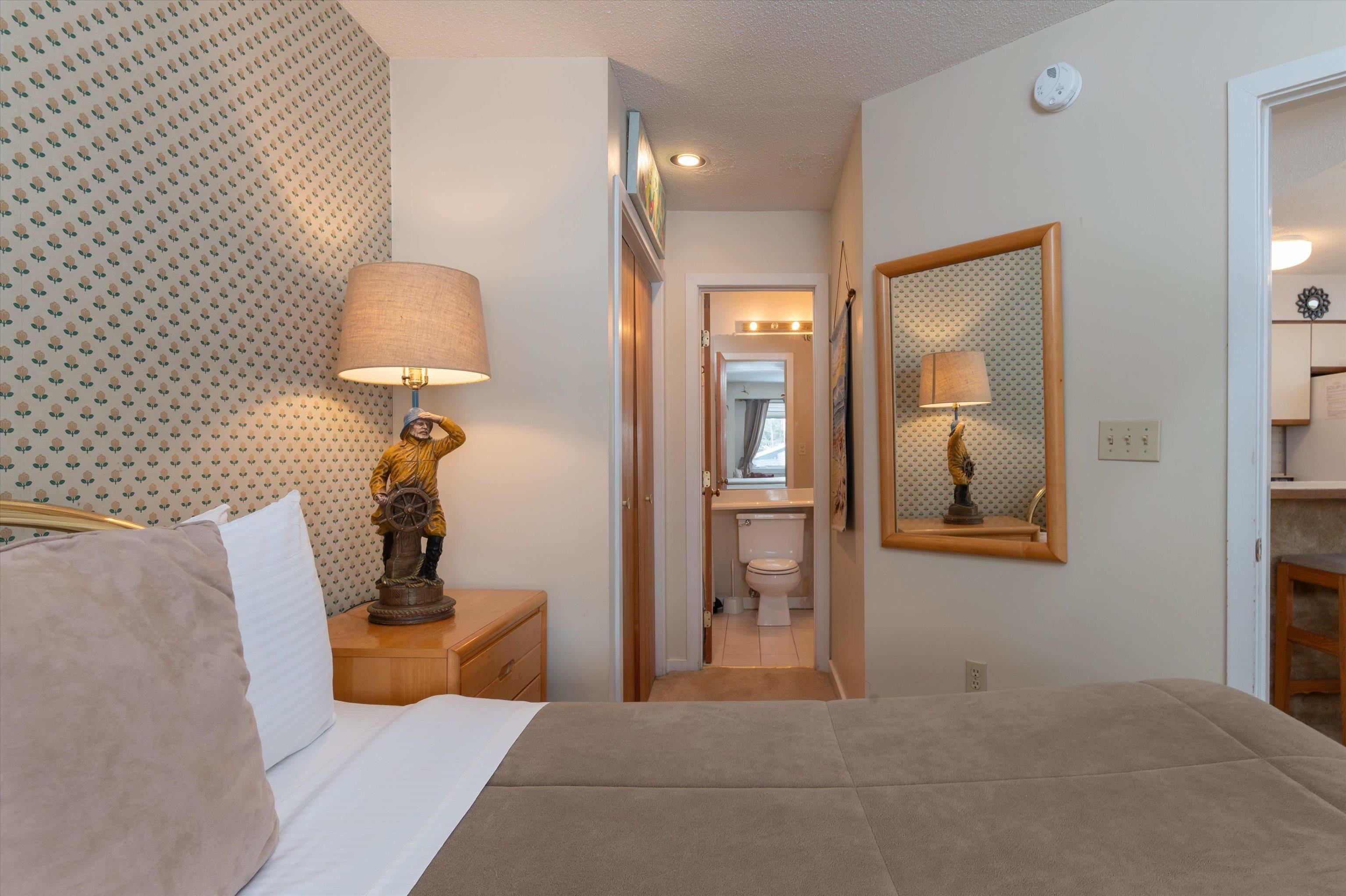 Direct access from bedroom to a full bath 22769462