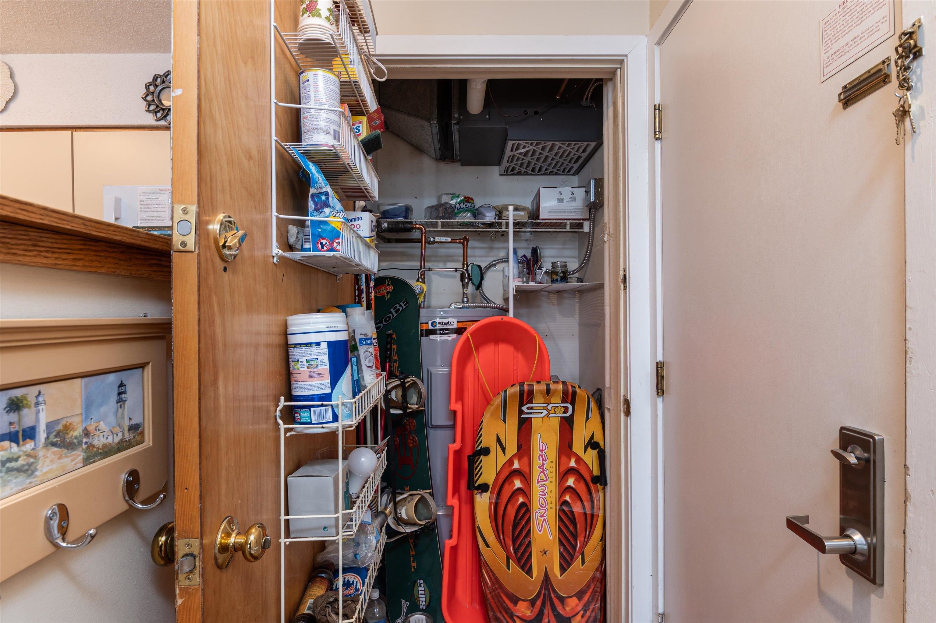 Plenty of additional storage space inside the unit 22769471