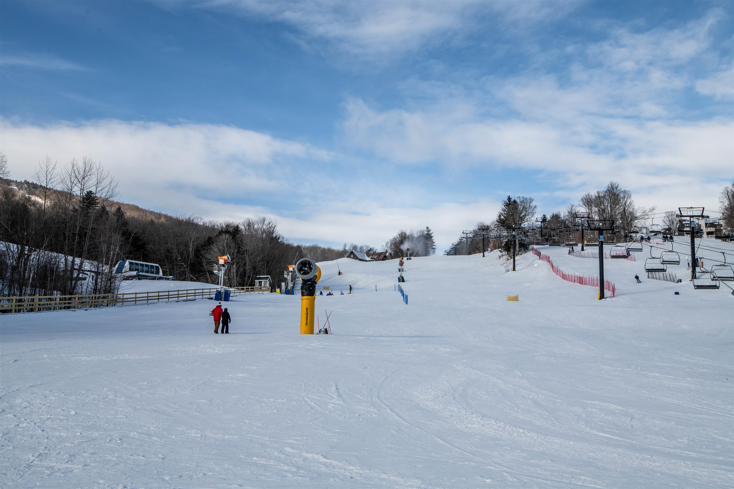 Direct slope access and first track opportunities! 22769473