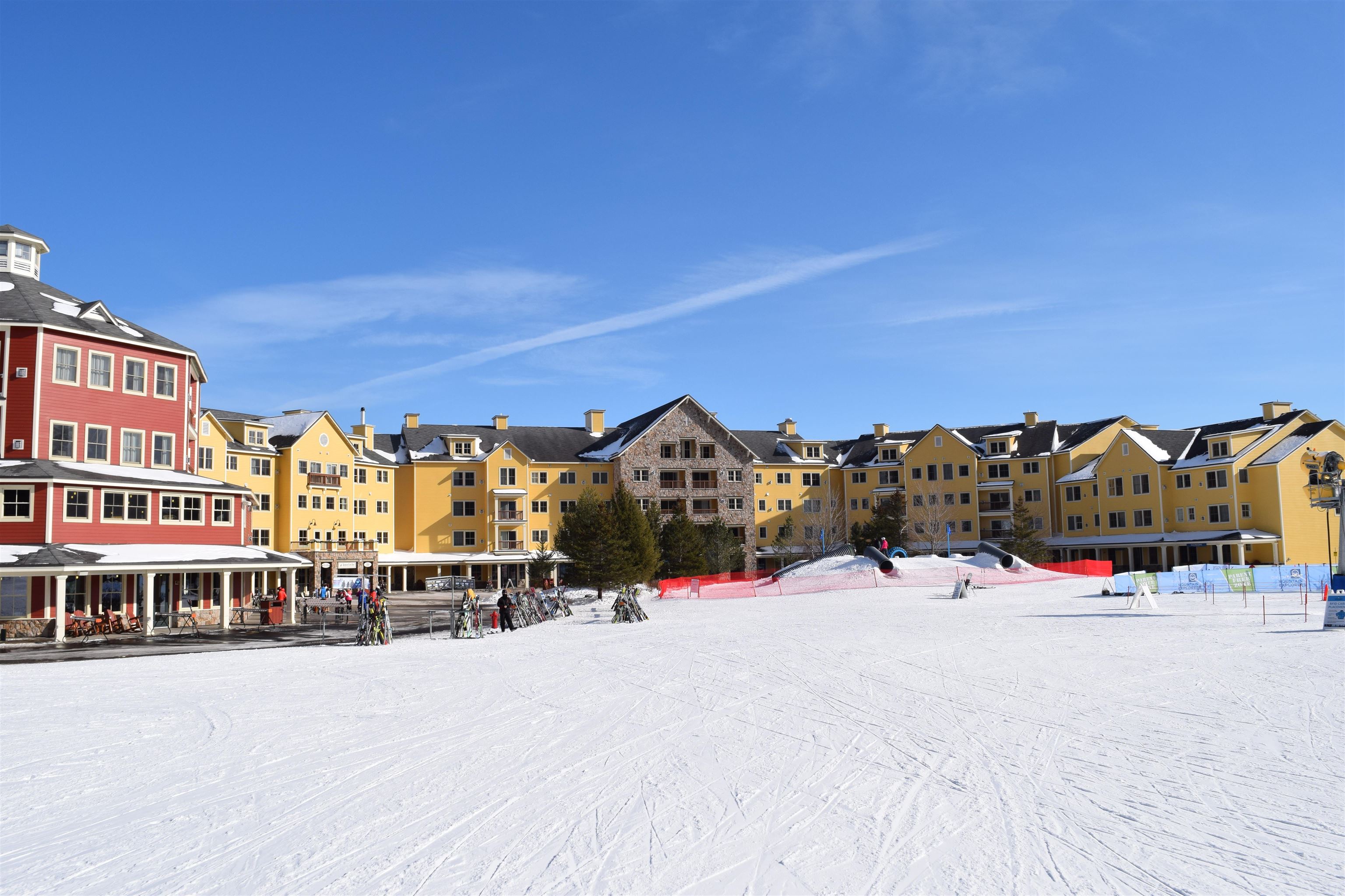 Slopeside living 22761914