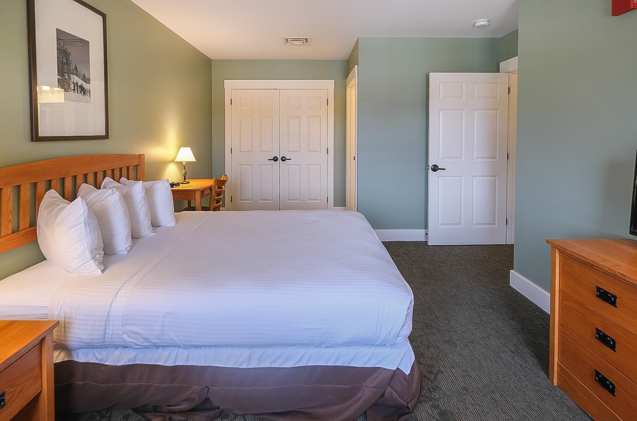 Queen bedded bedroom 2 22804936