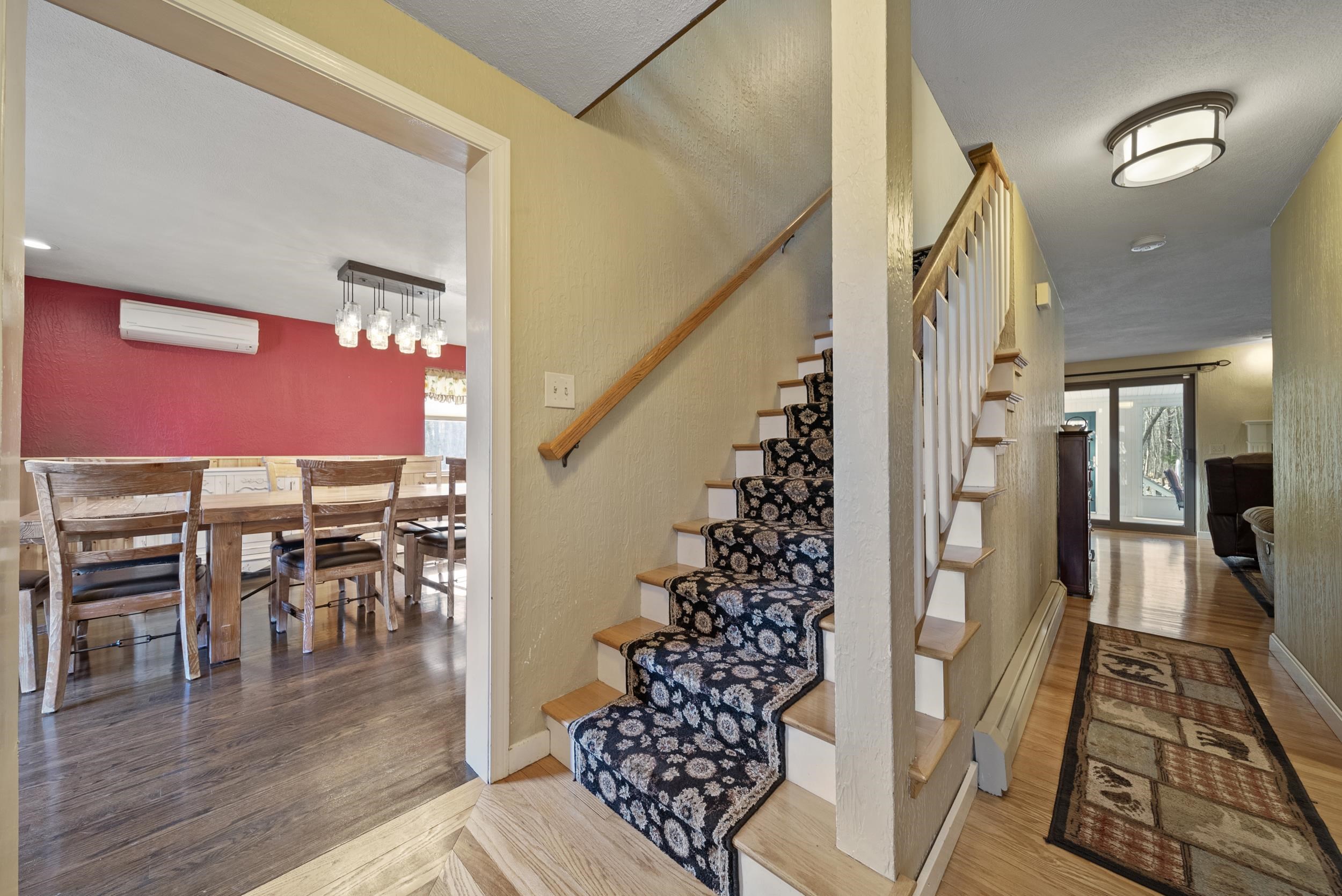 2 Remington Ct, Derry, NH 03038